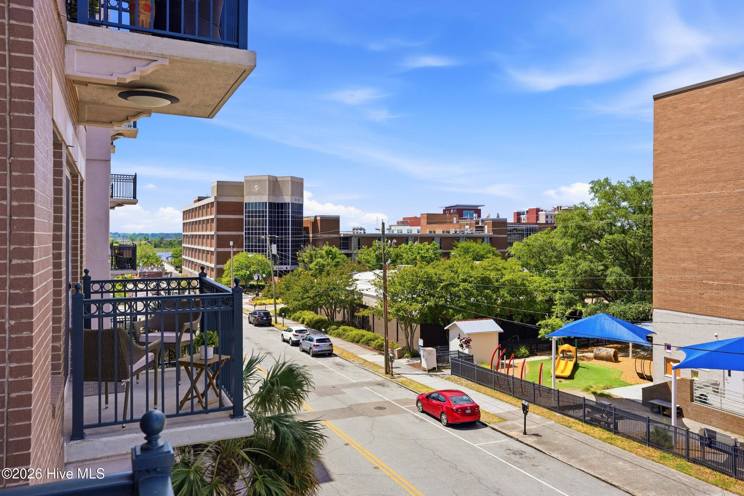 100570172 | Photo 33