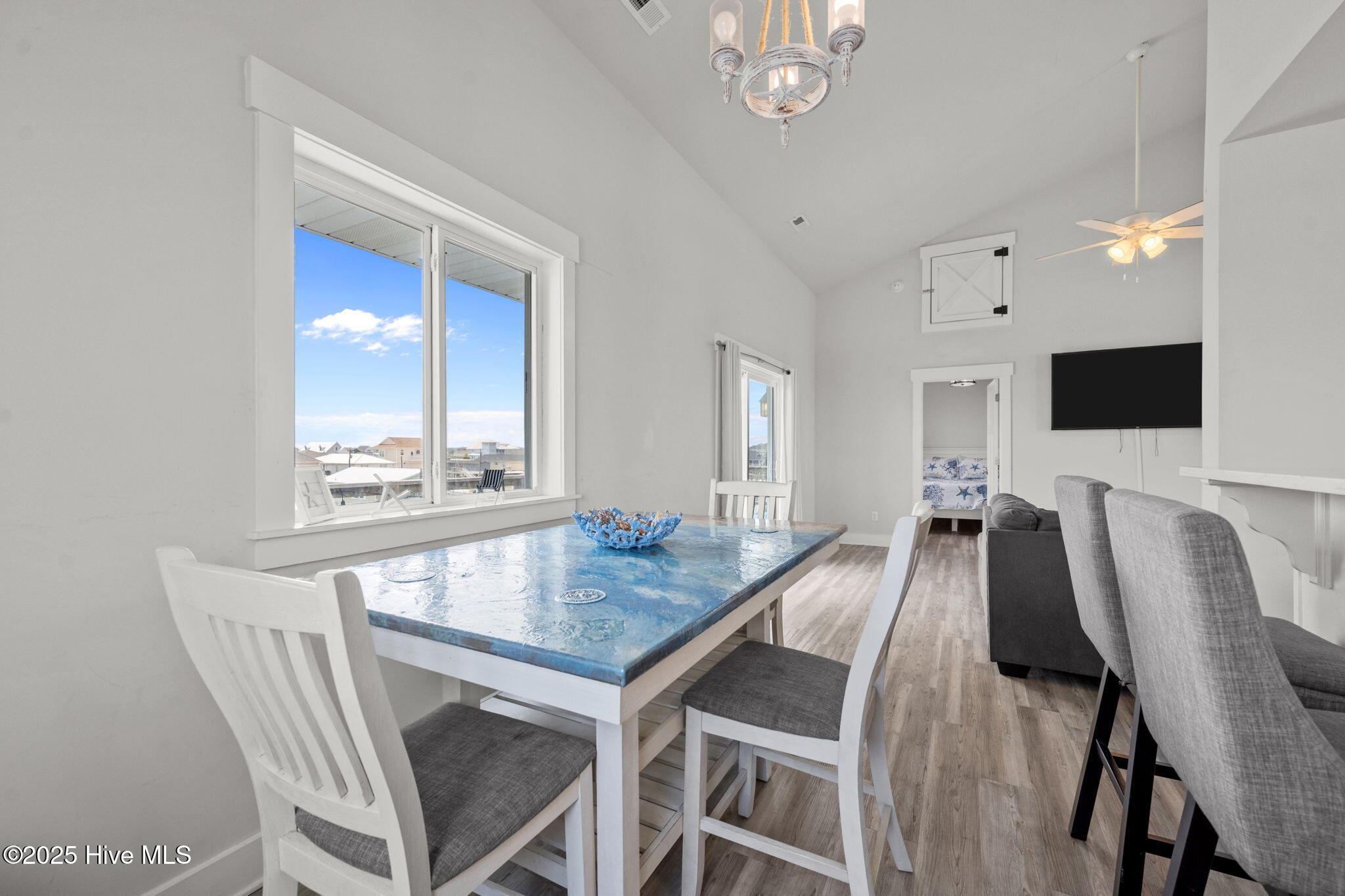 100522252 | Photo 14