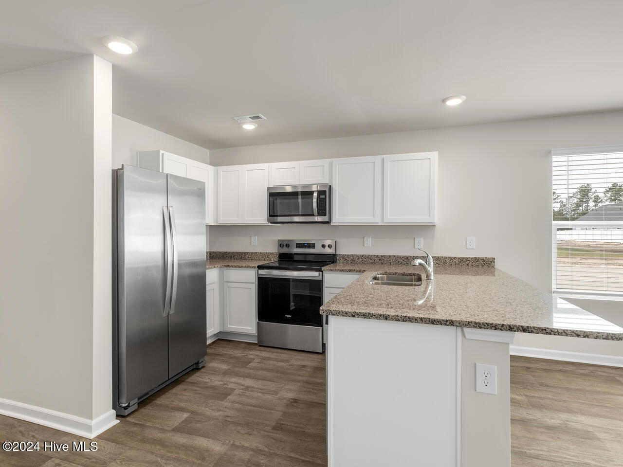 100553110 | Photo 11