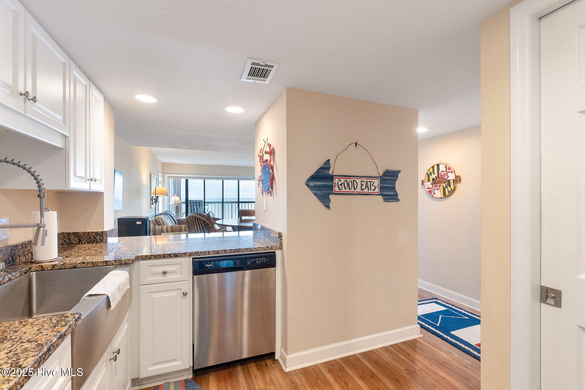 100544283 | Photo 15