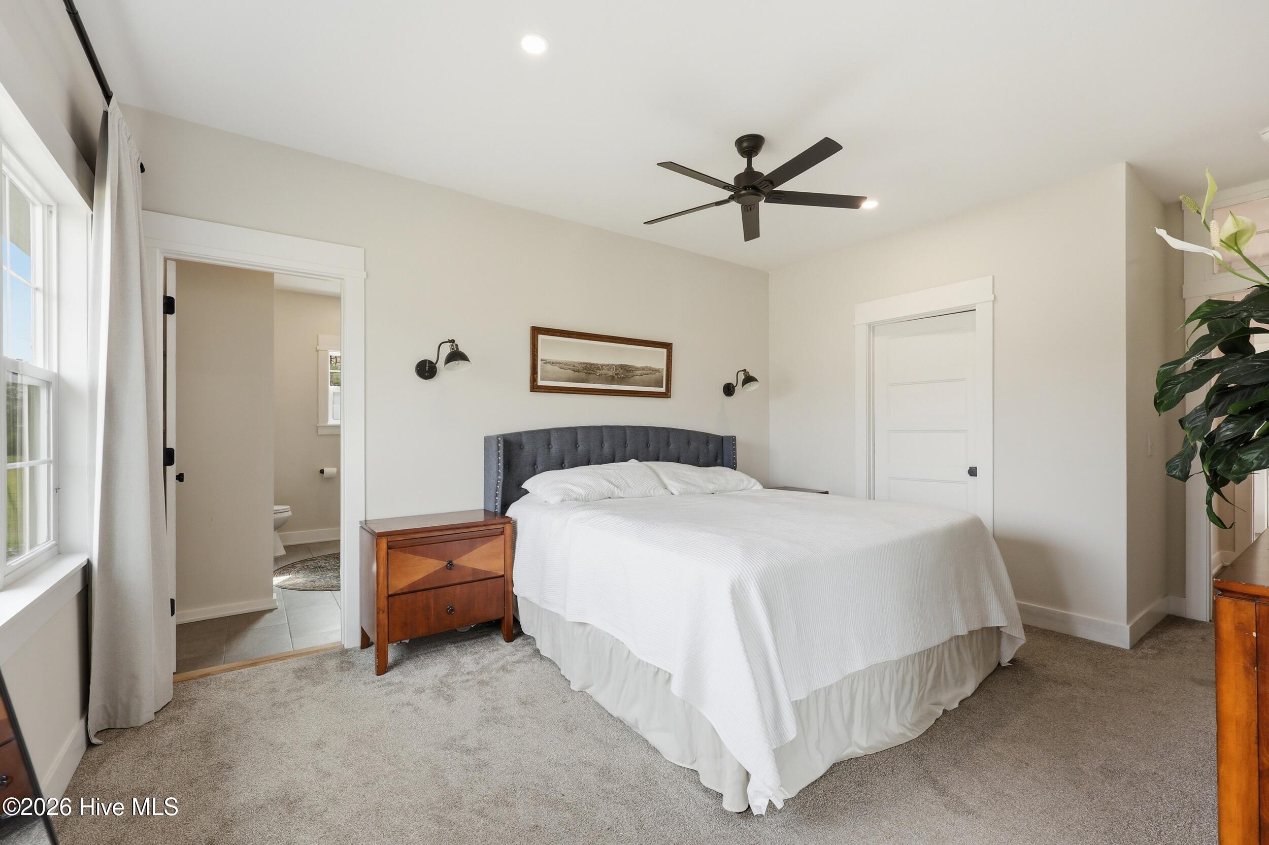 100562935 | Photo 25