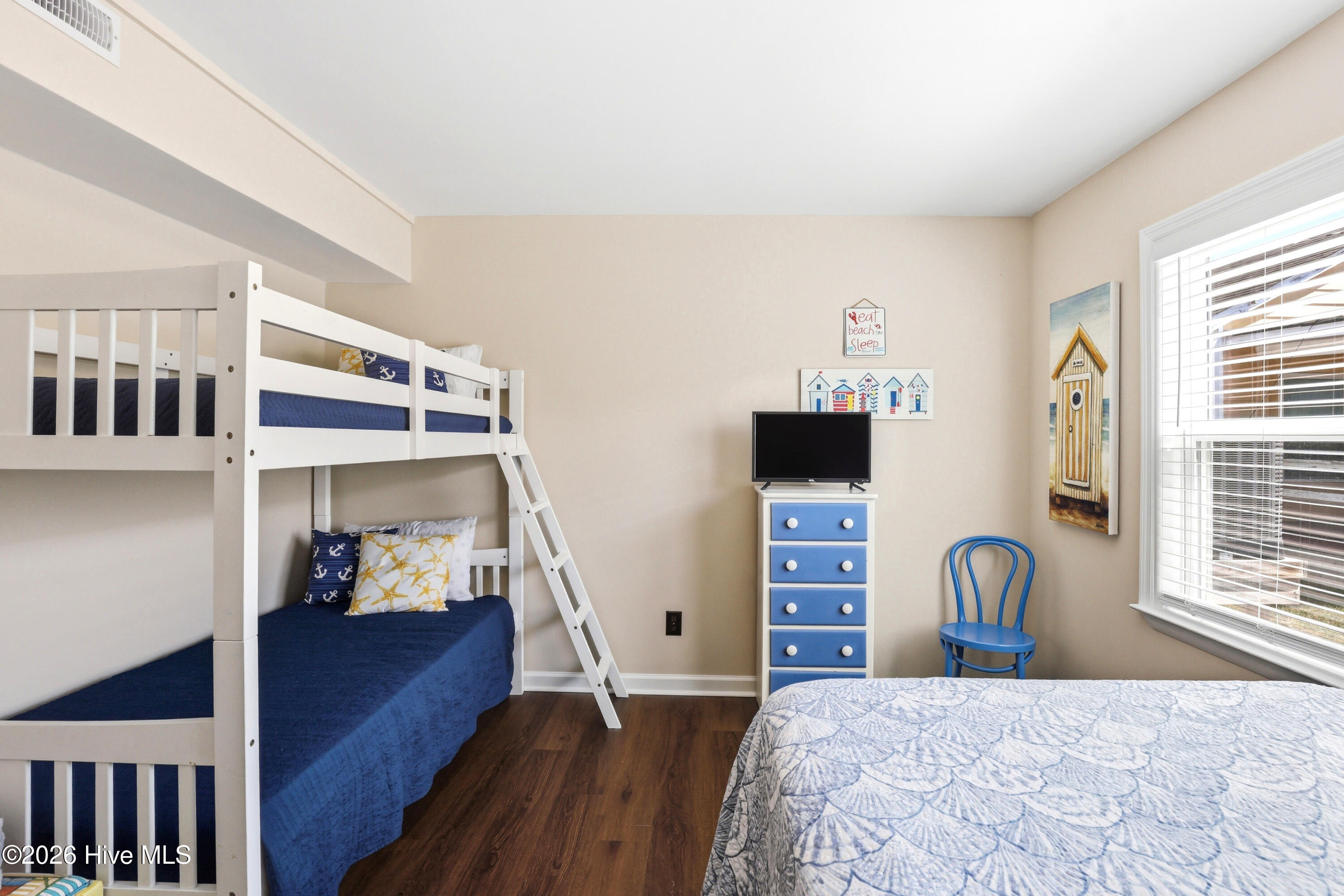 100569412 | Photo 37