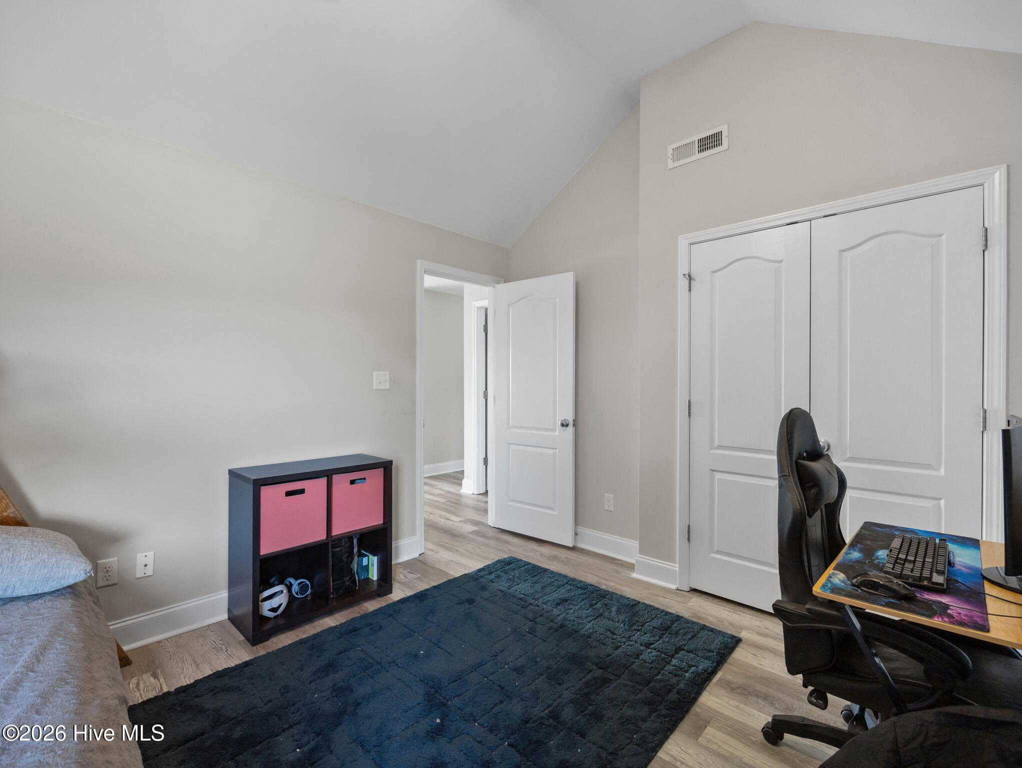 100564240 | Photo 48