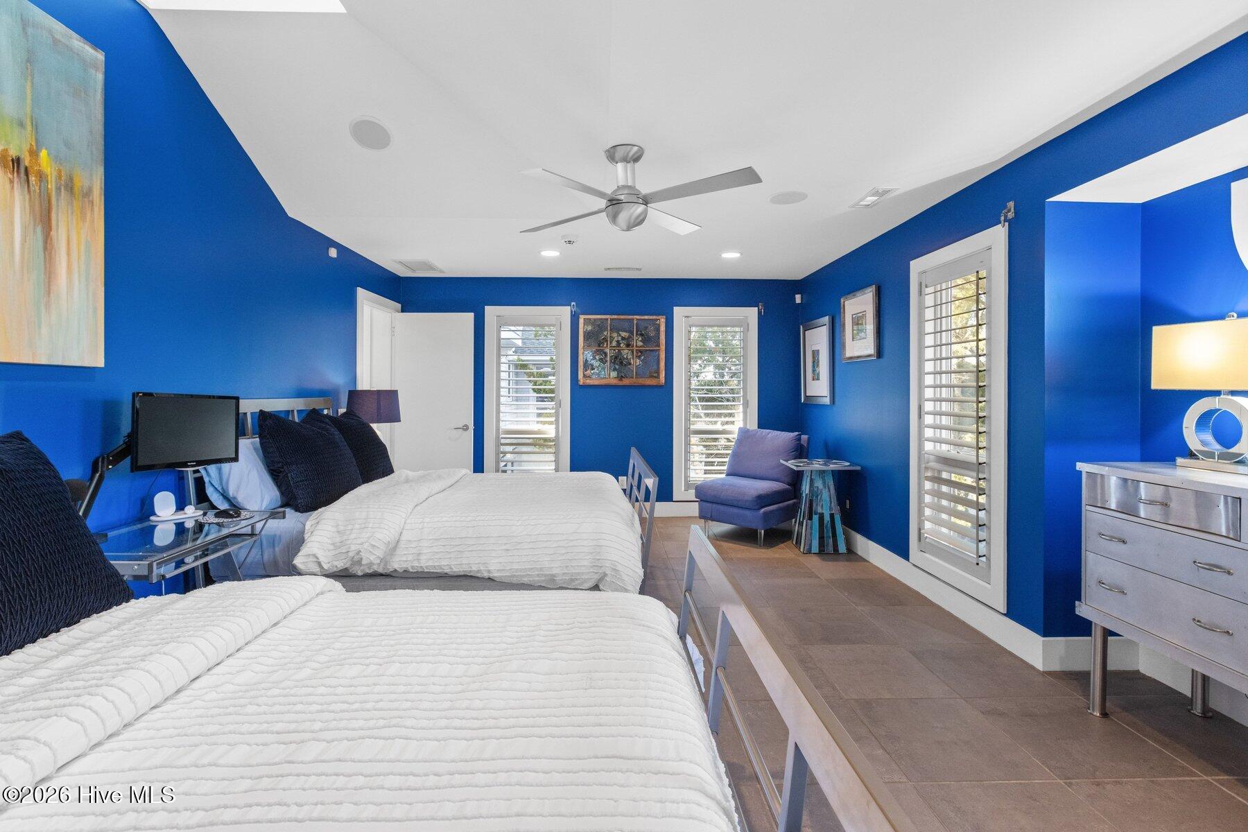 100558974 | Photo 46