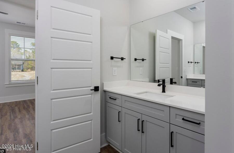 100561670 | Photo 17