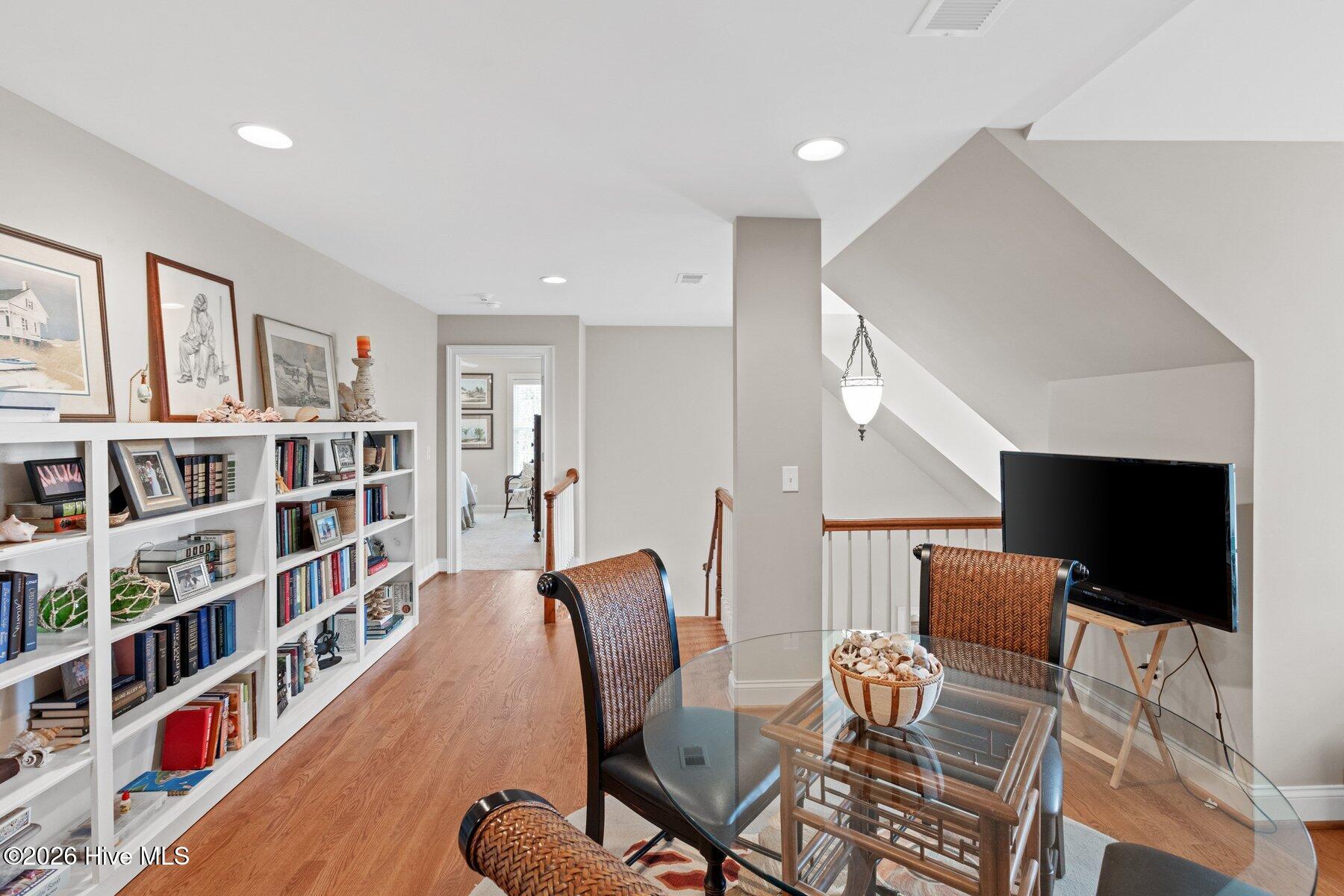 100559574 | Photo 42