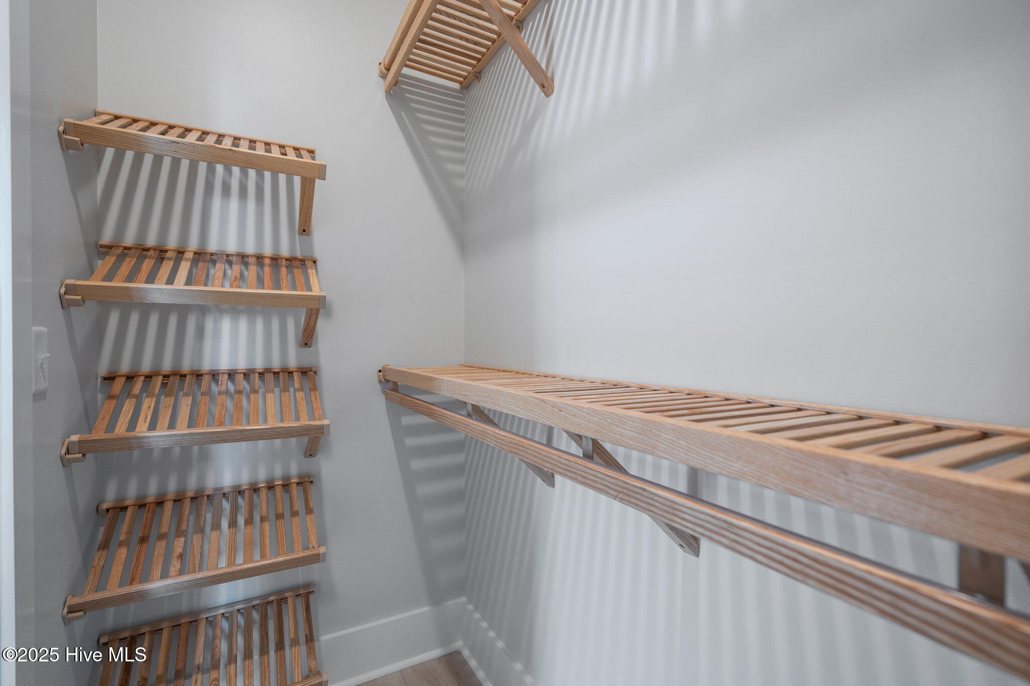 100537880 | Photo 30