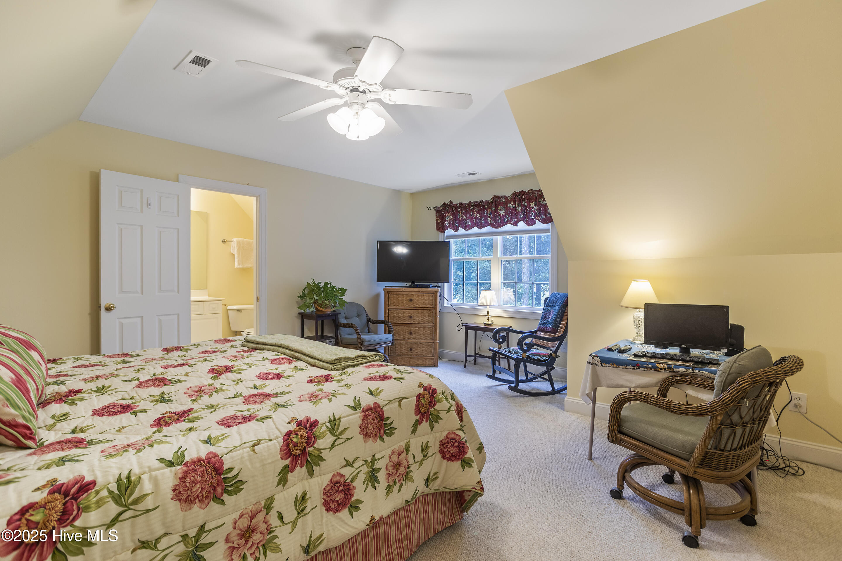 100528316 | Photo 45