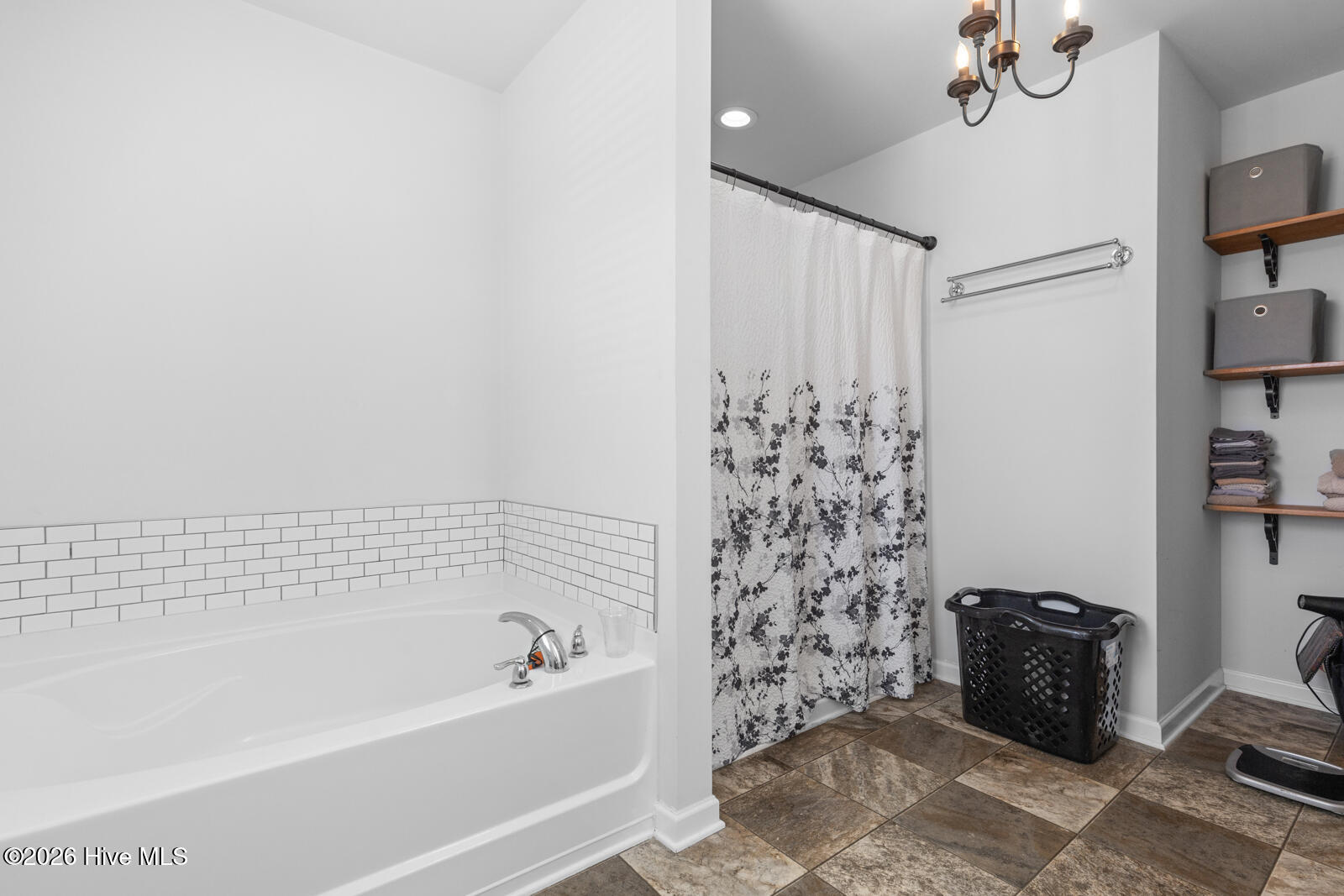 100566319 | Photo 26