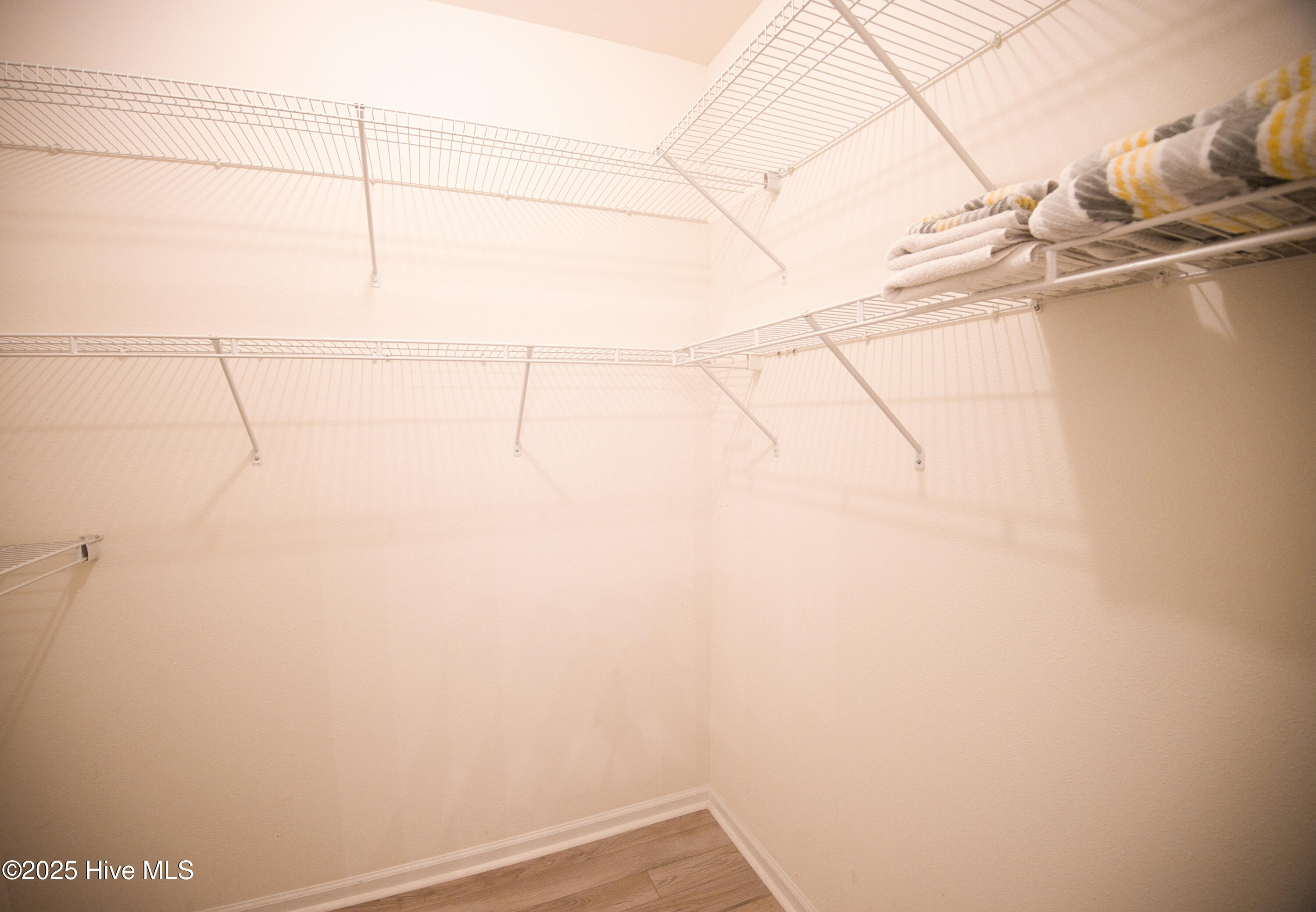 100546410 | Photo 35