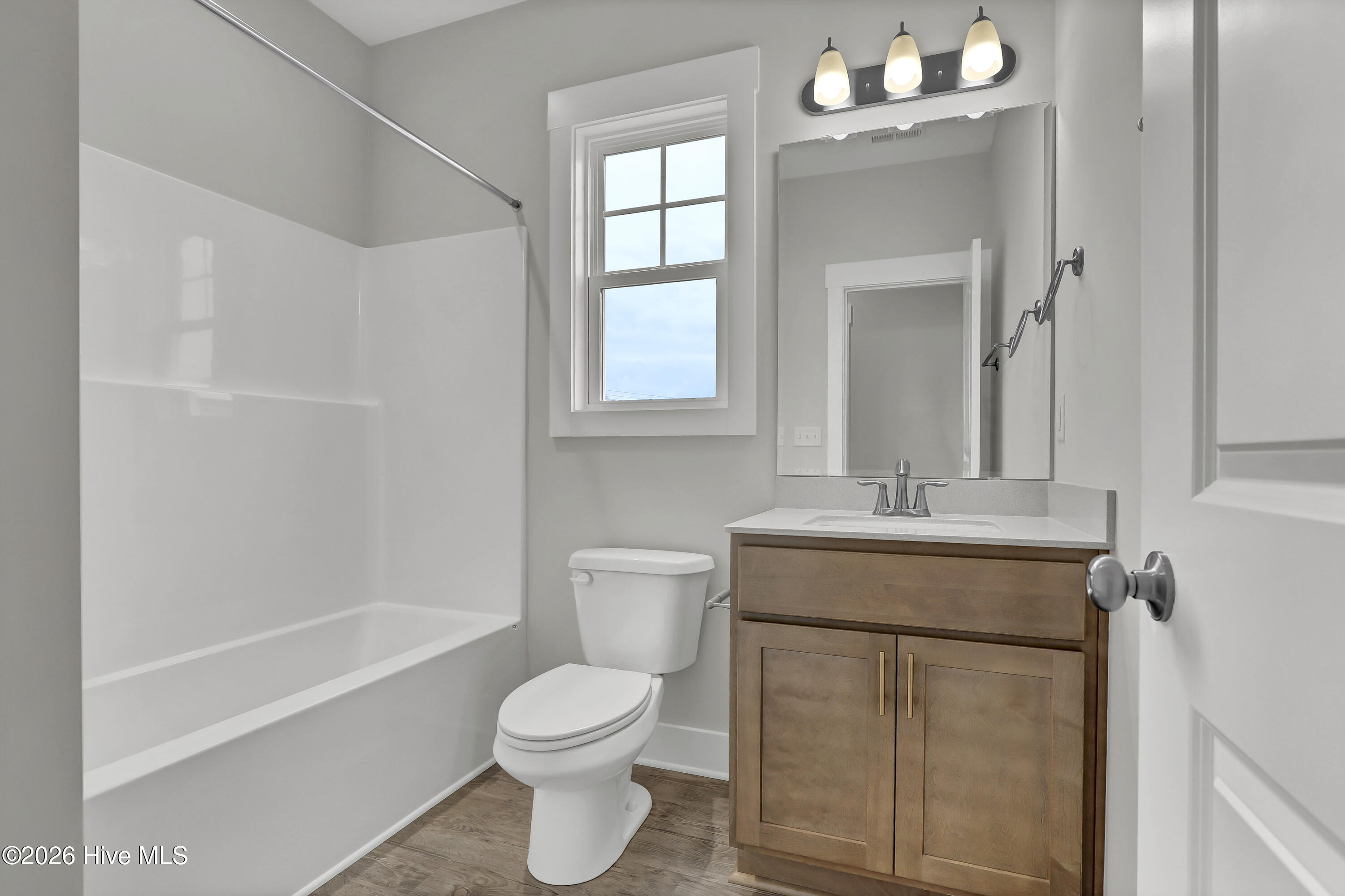 100534930 | Photo 23