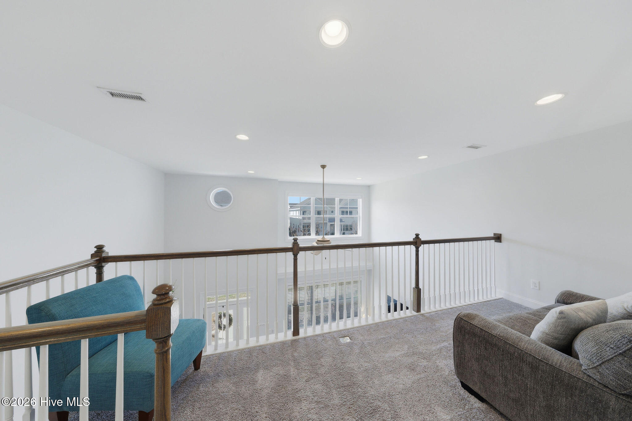 100561271 | Photo 23