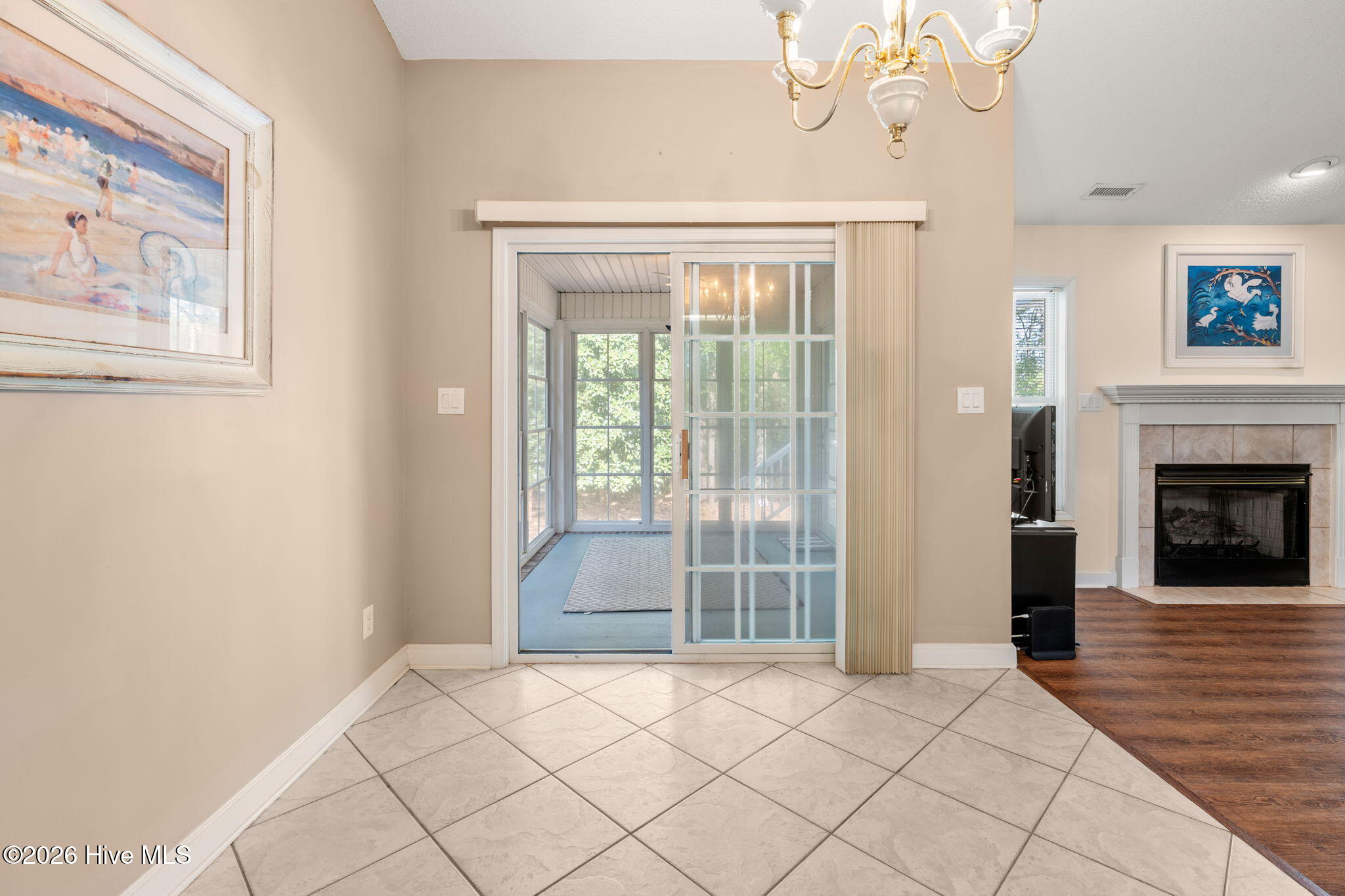 100567184 | Photo 21