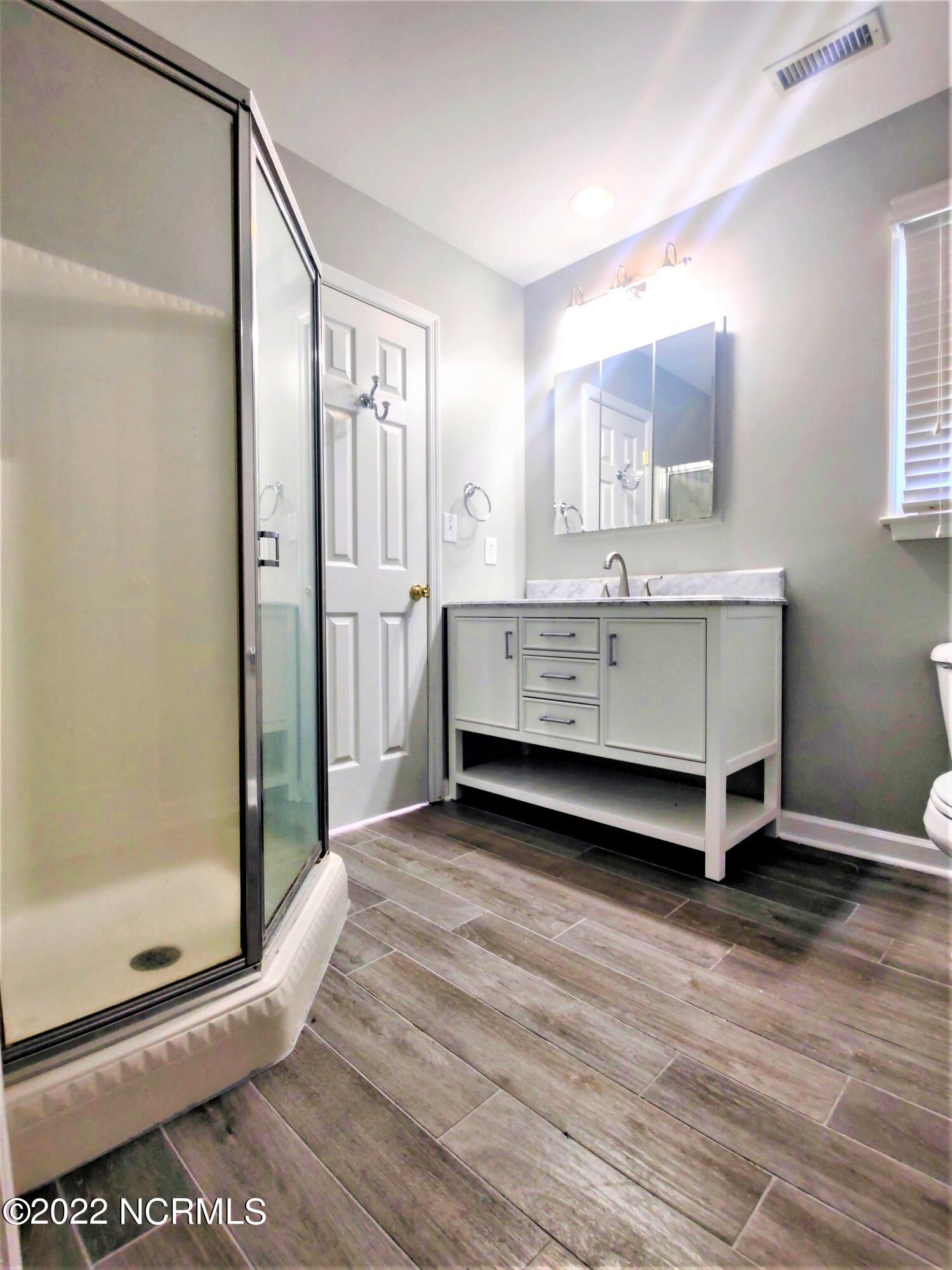 100546832 | Photo 24