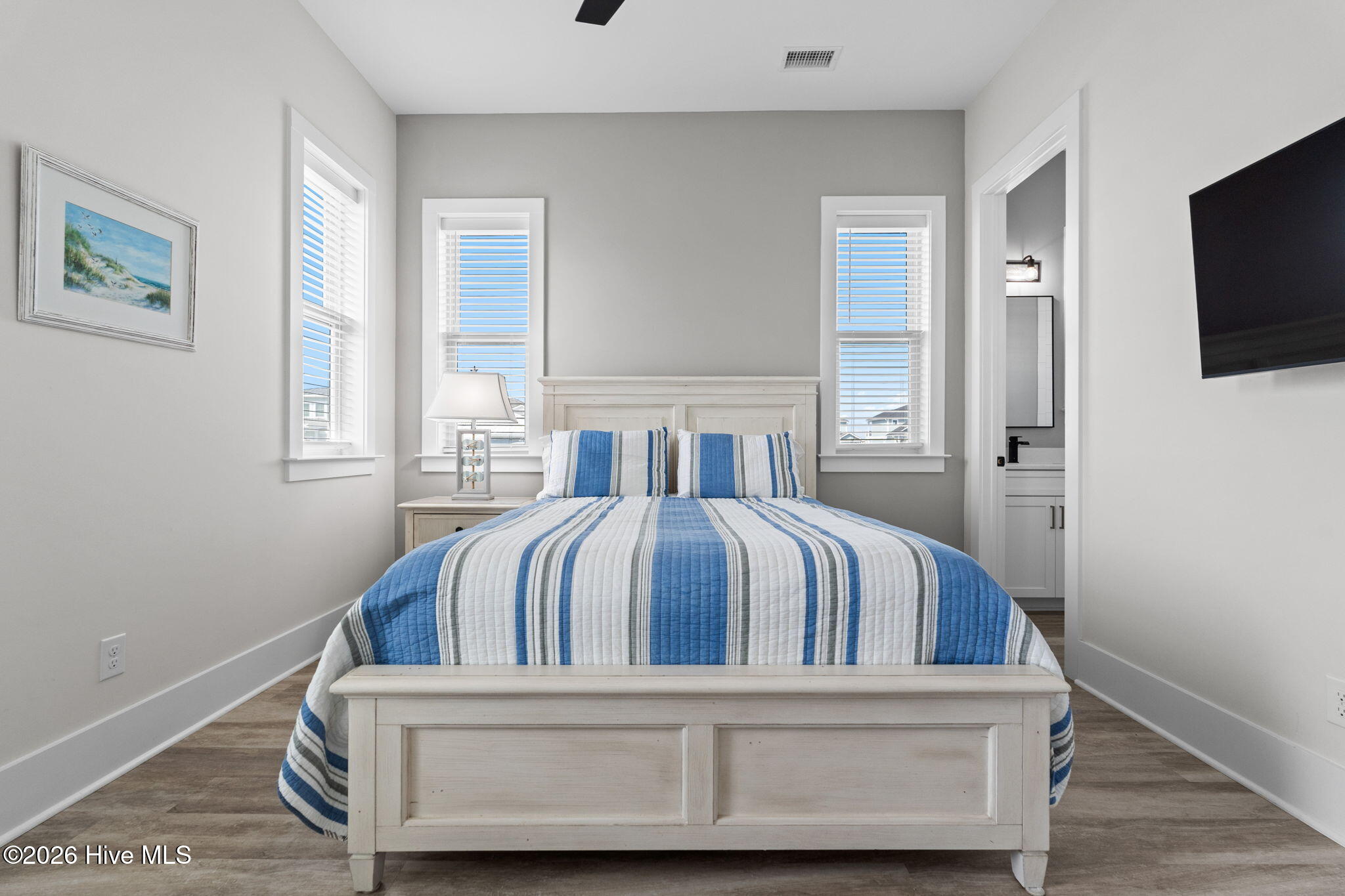 100564964 | Photo 44