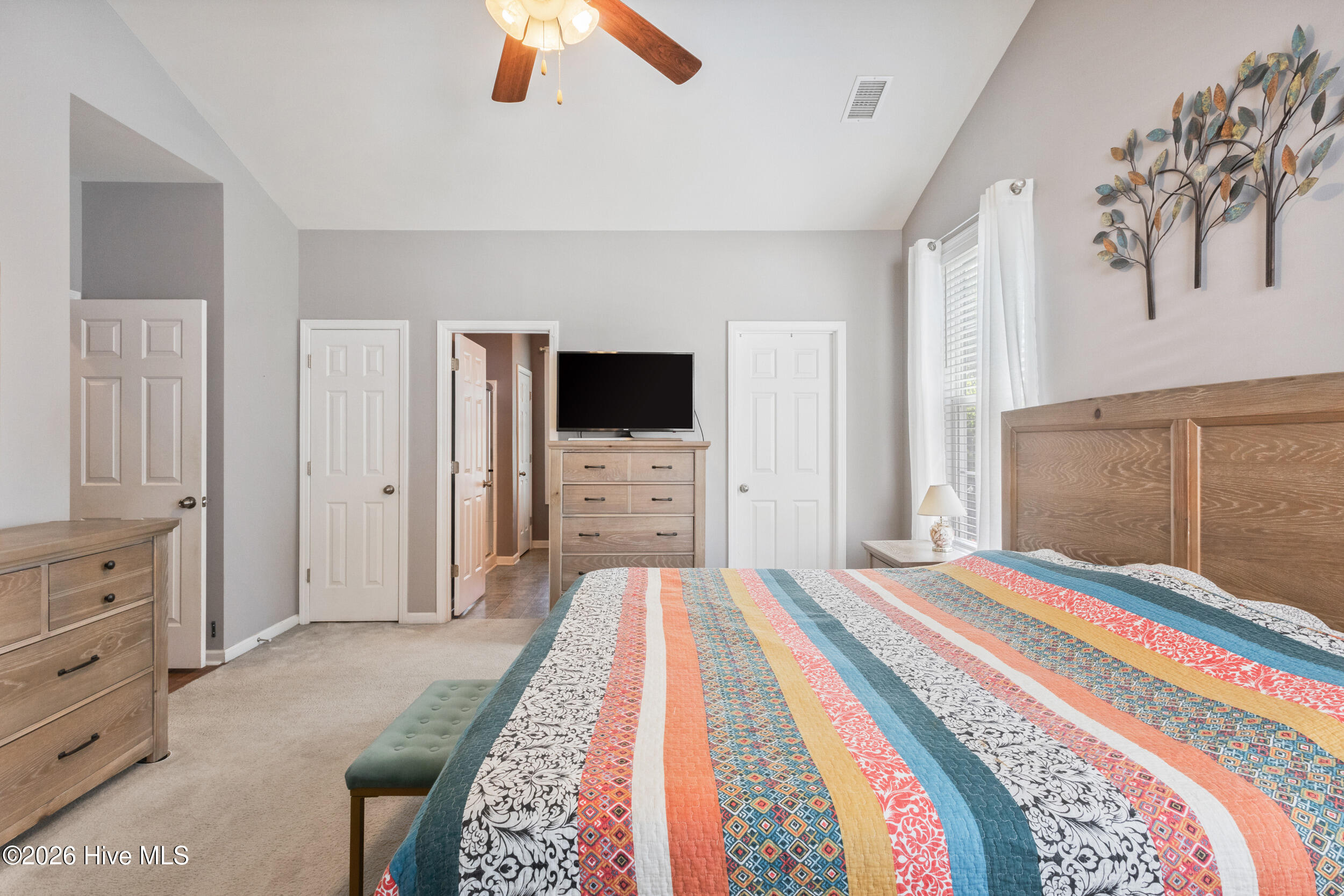 100565406 | Photo 25