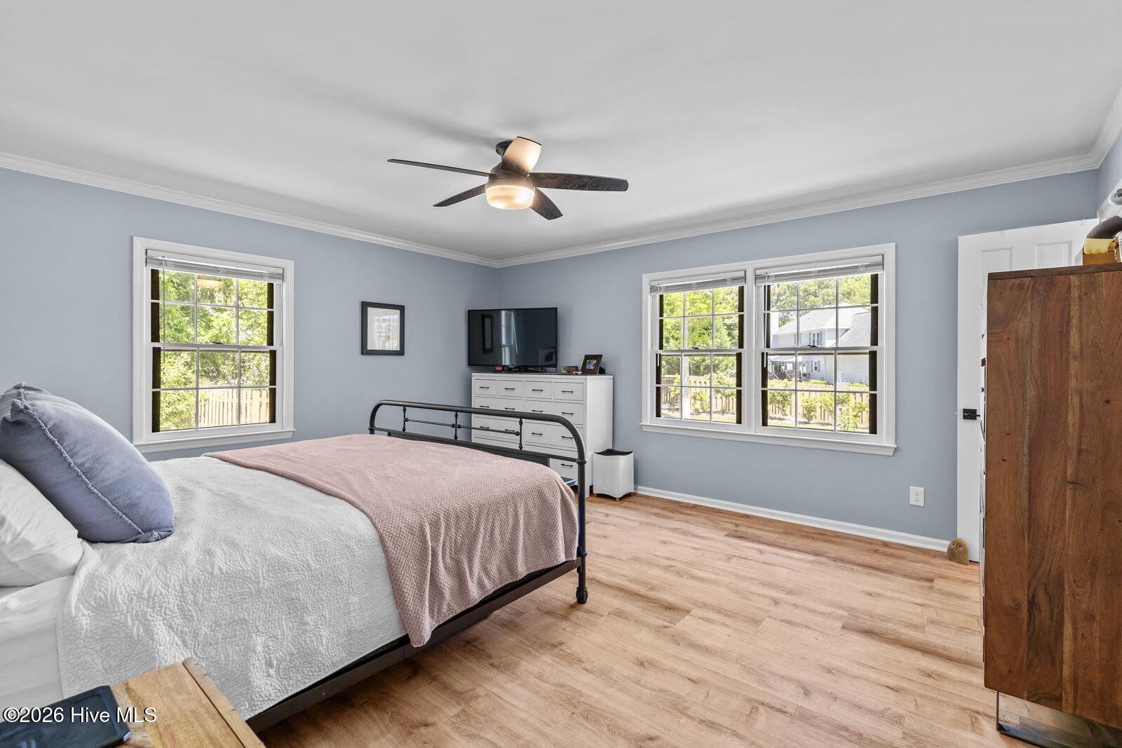 100569871 | Photo 40