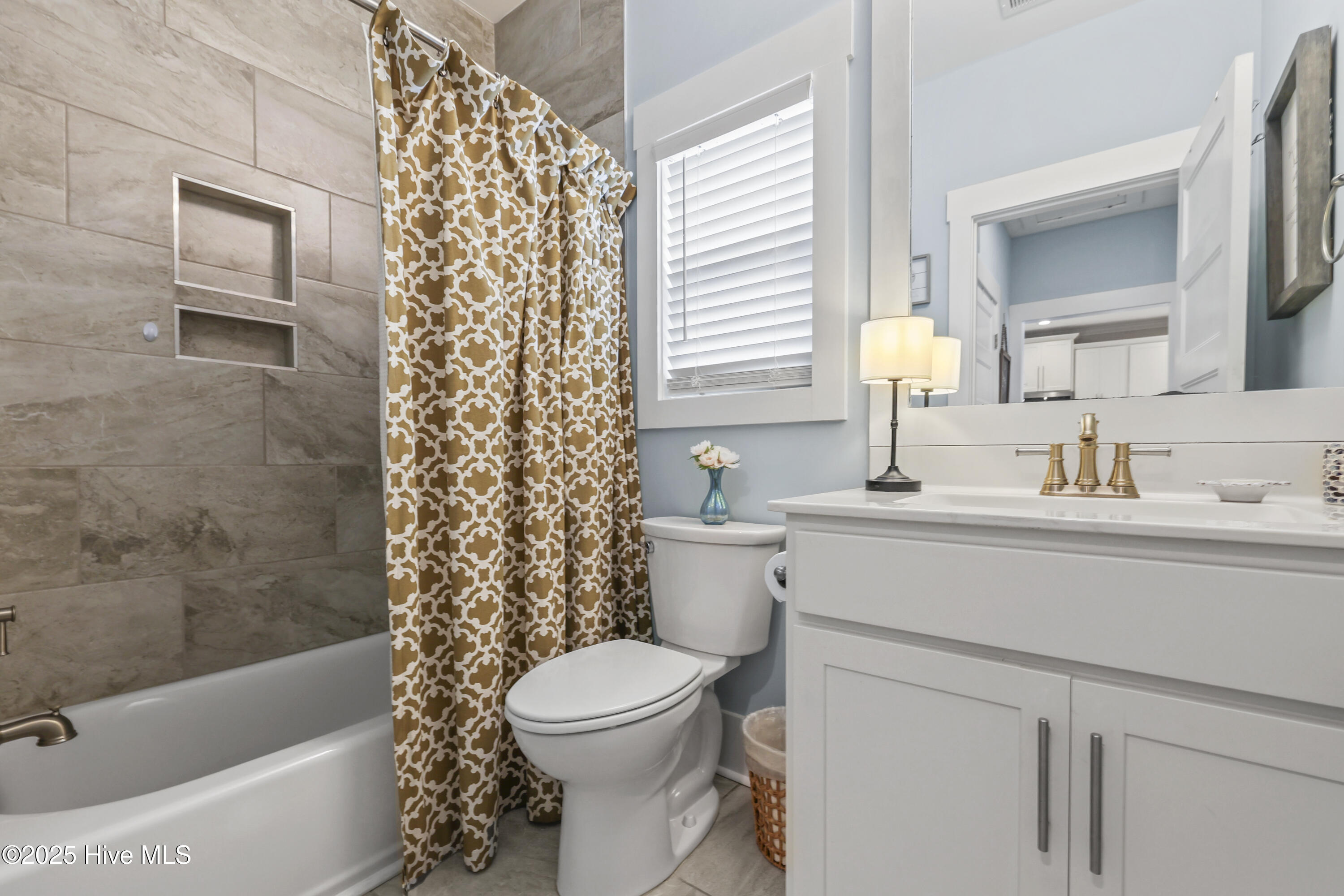 100536378 | Photo 28