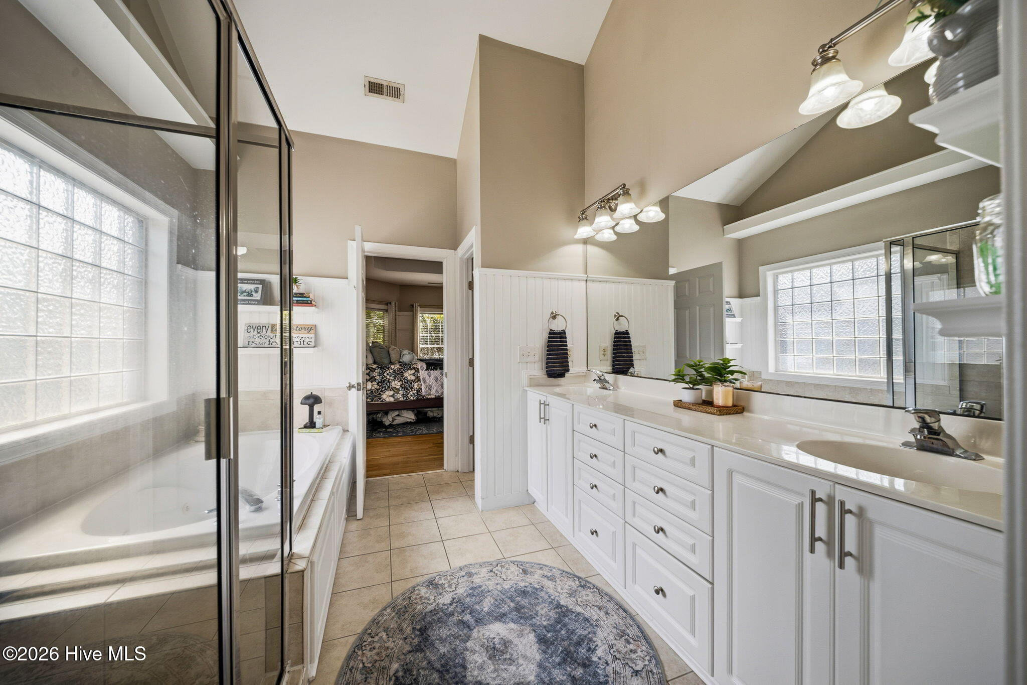 100561515 | Photo 64