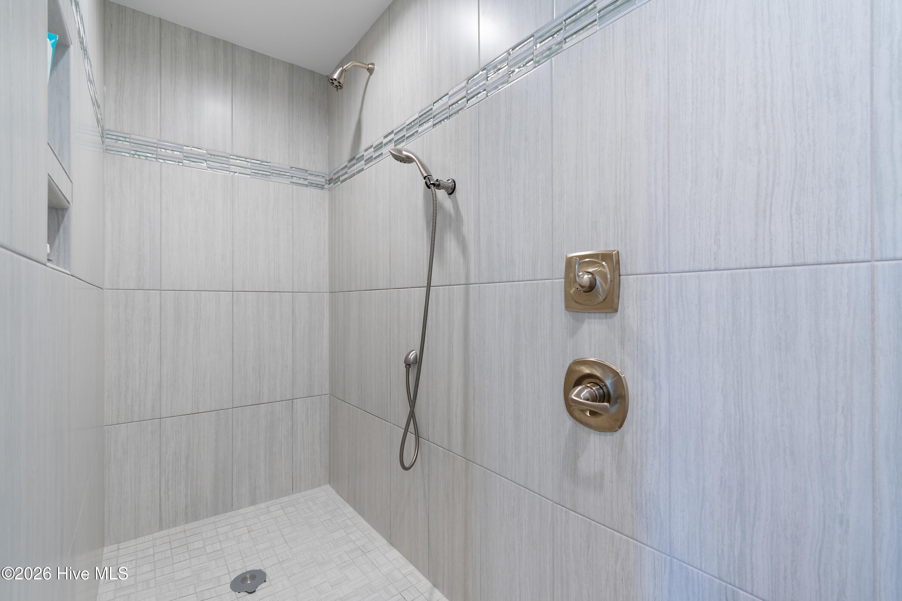 100567297 | Photo 26