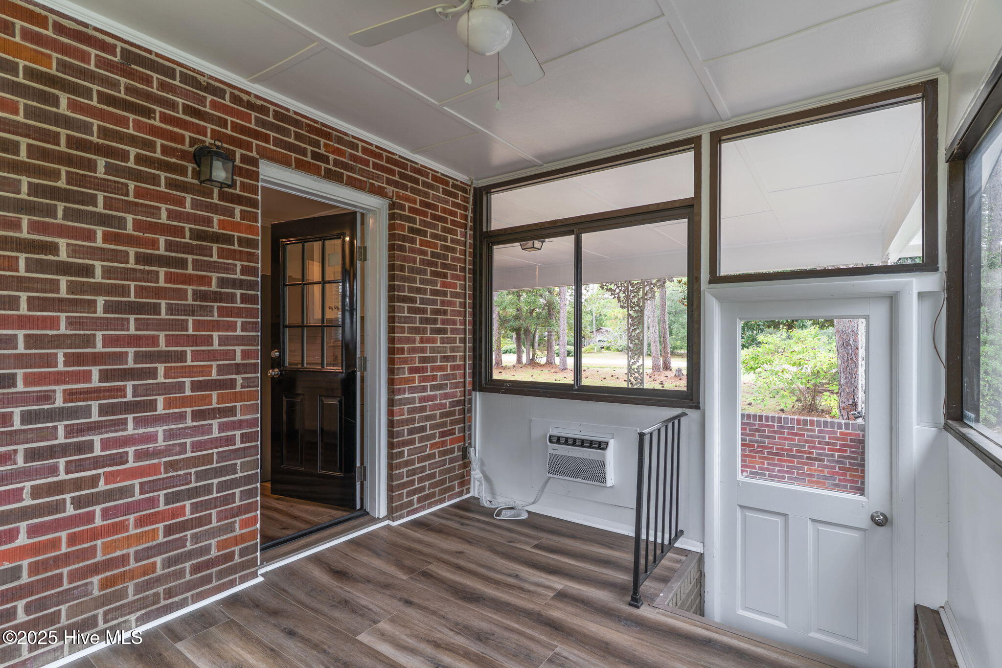 100529957 | Photo 43