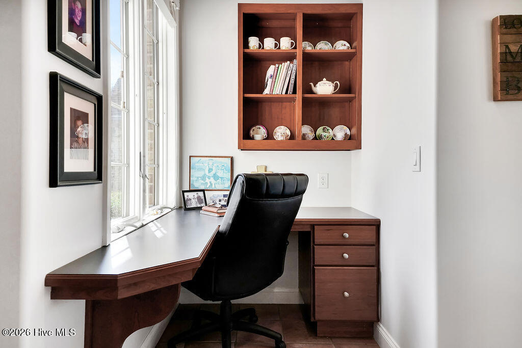 100564190 | Photo 24