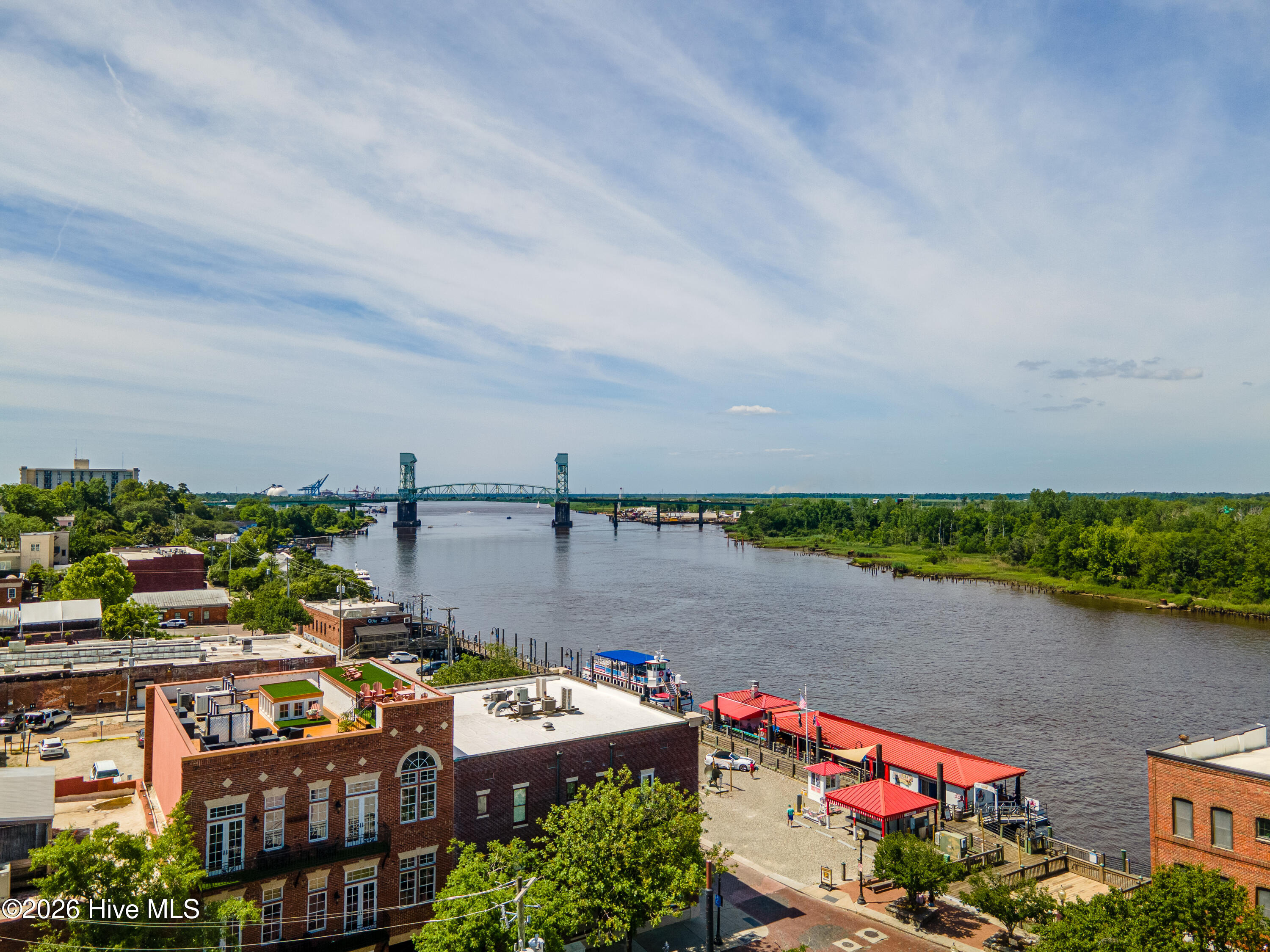 100559467 | Photo 23