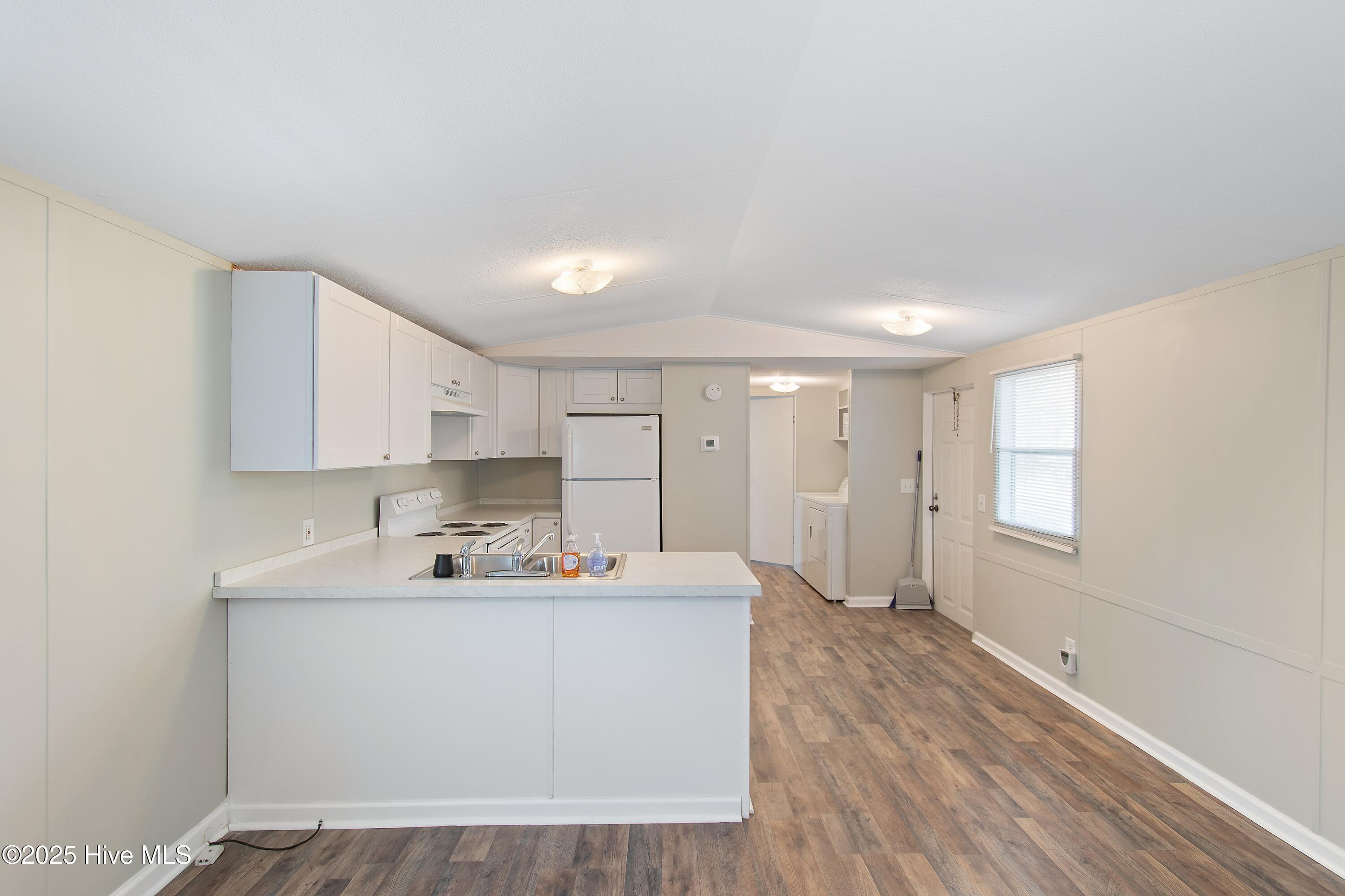 100499623 | Photo 11