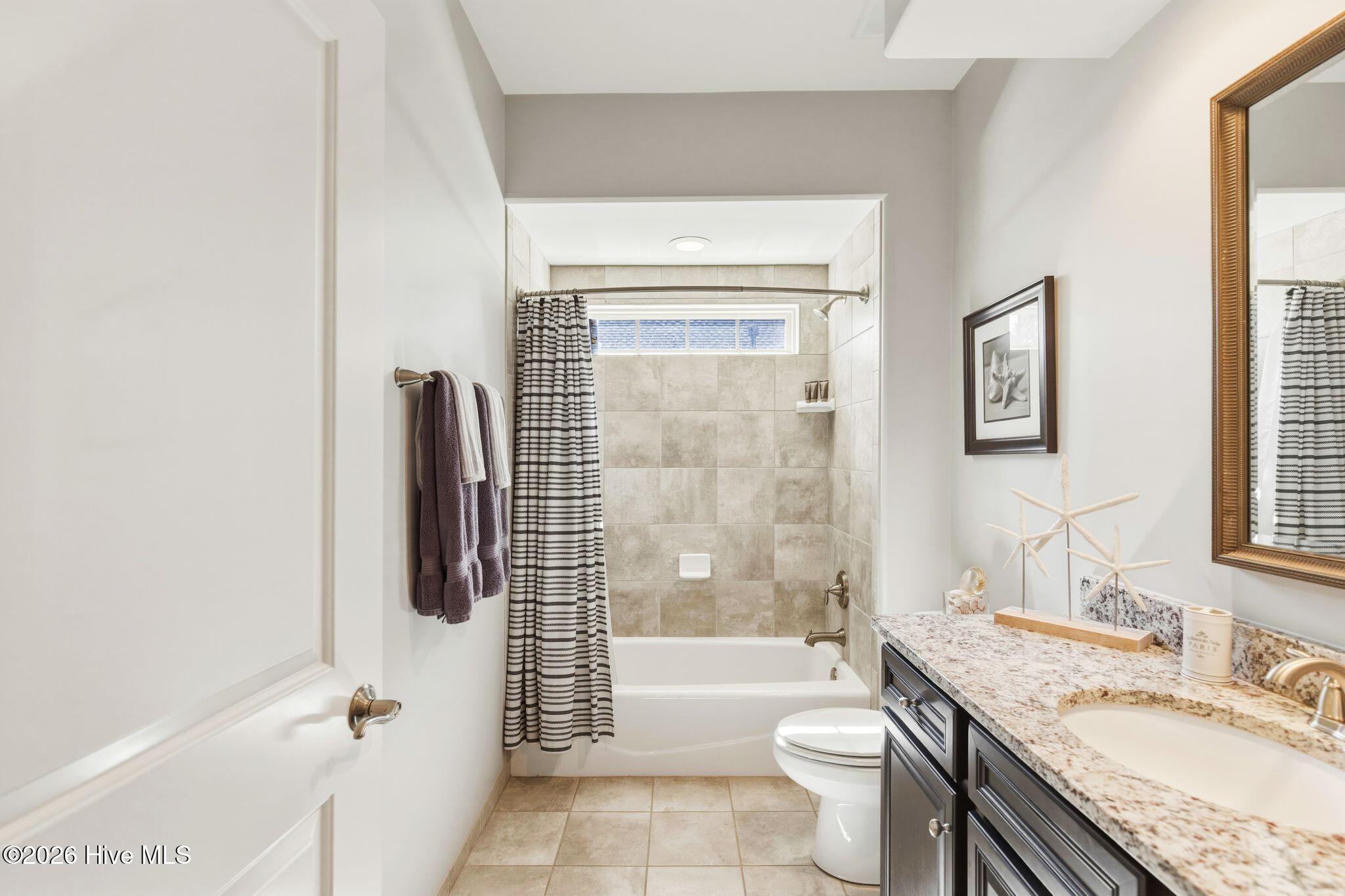 100564432 | Photo 81