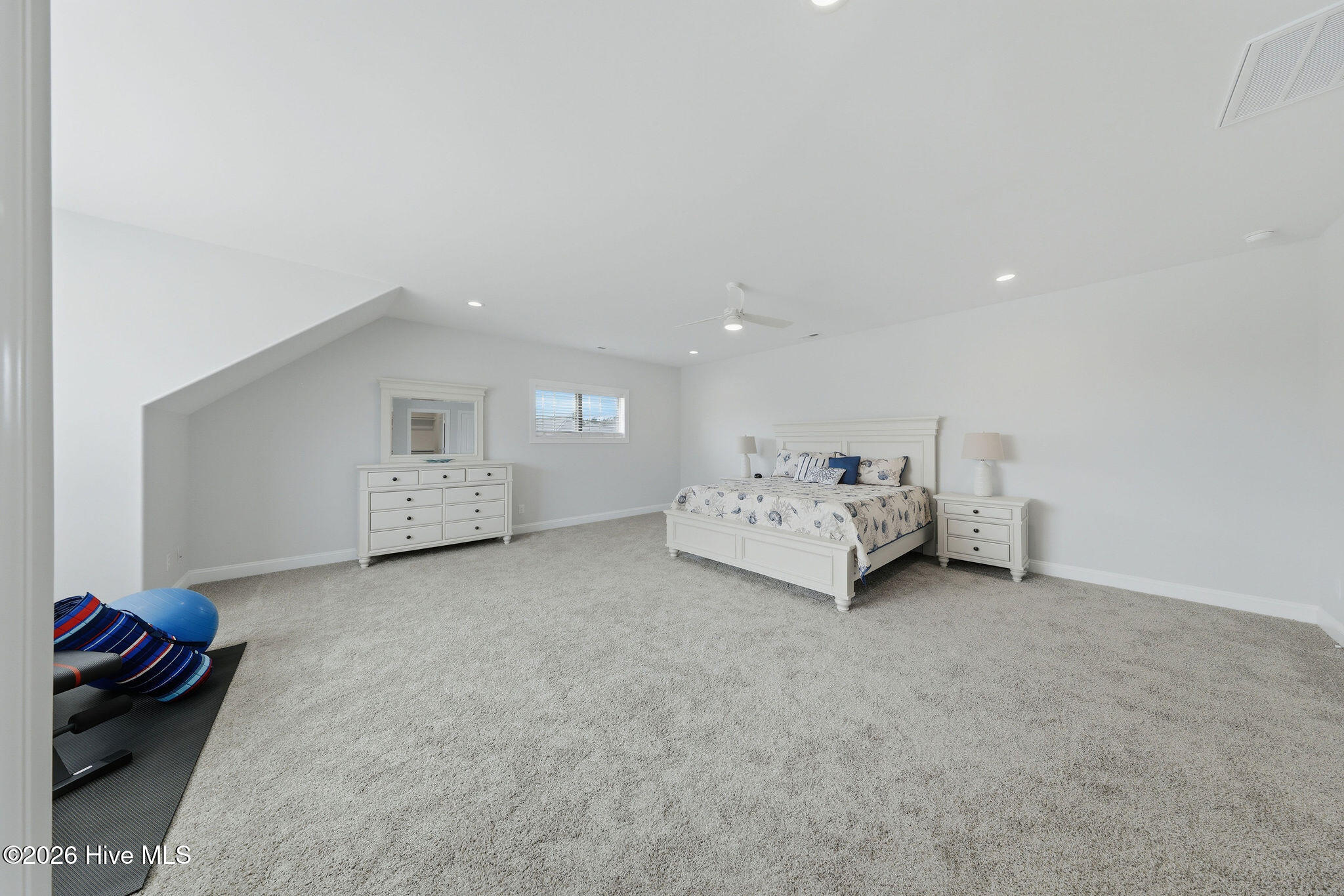 100564849 | Photo 48