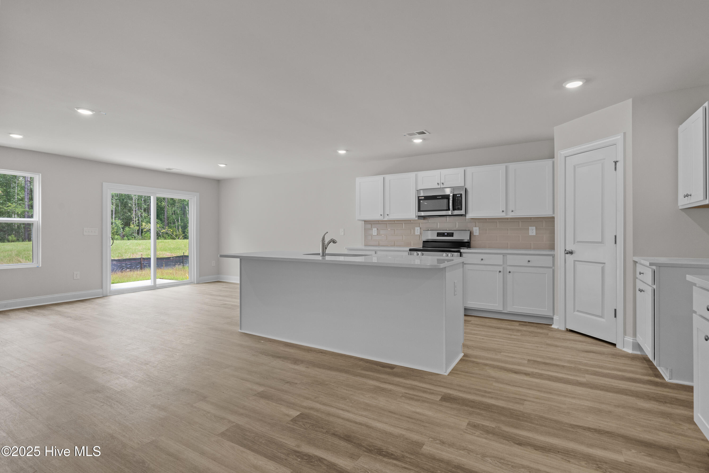 100526772 | Photo 19