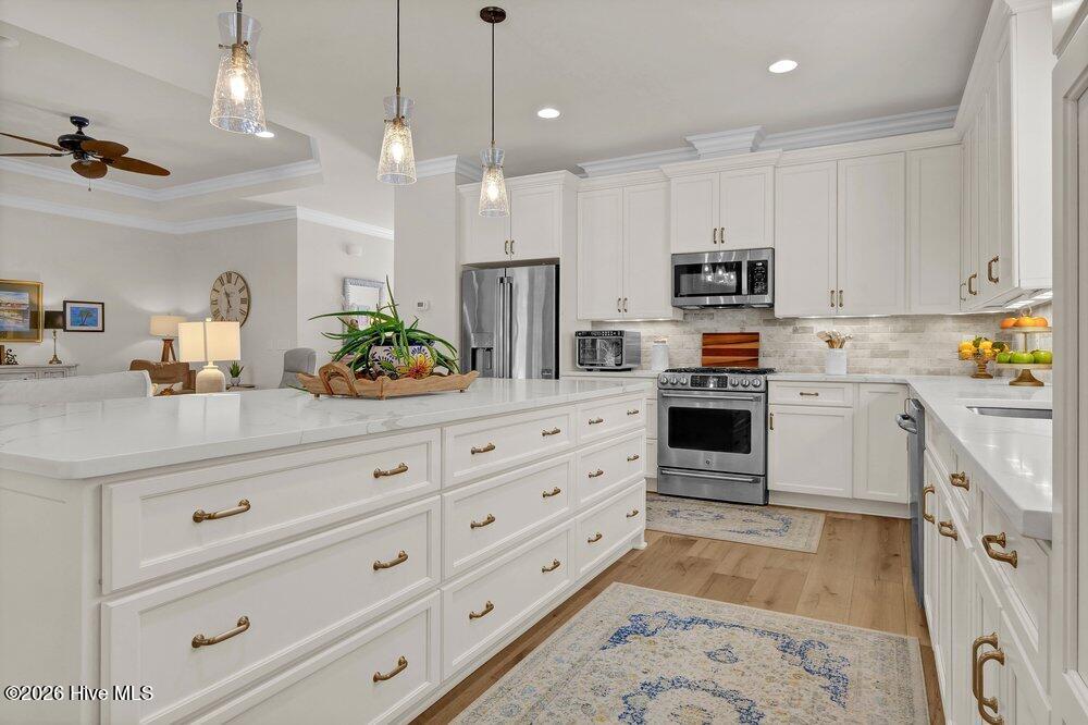 100550576 | Photo 14