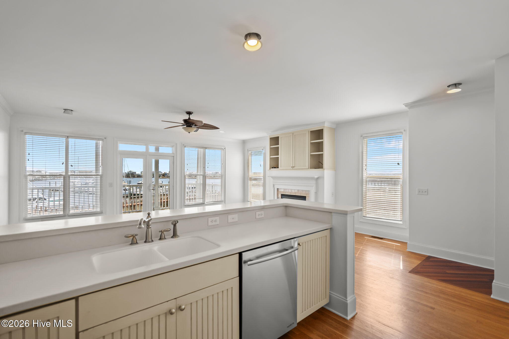 100560012 | Photo 18