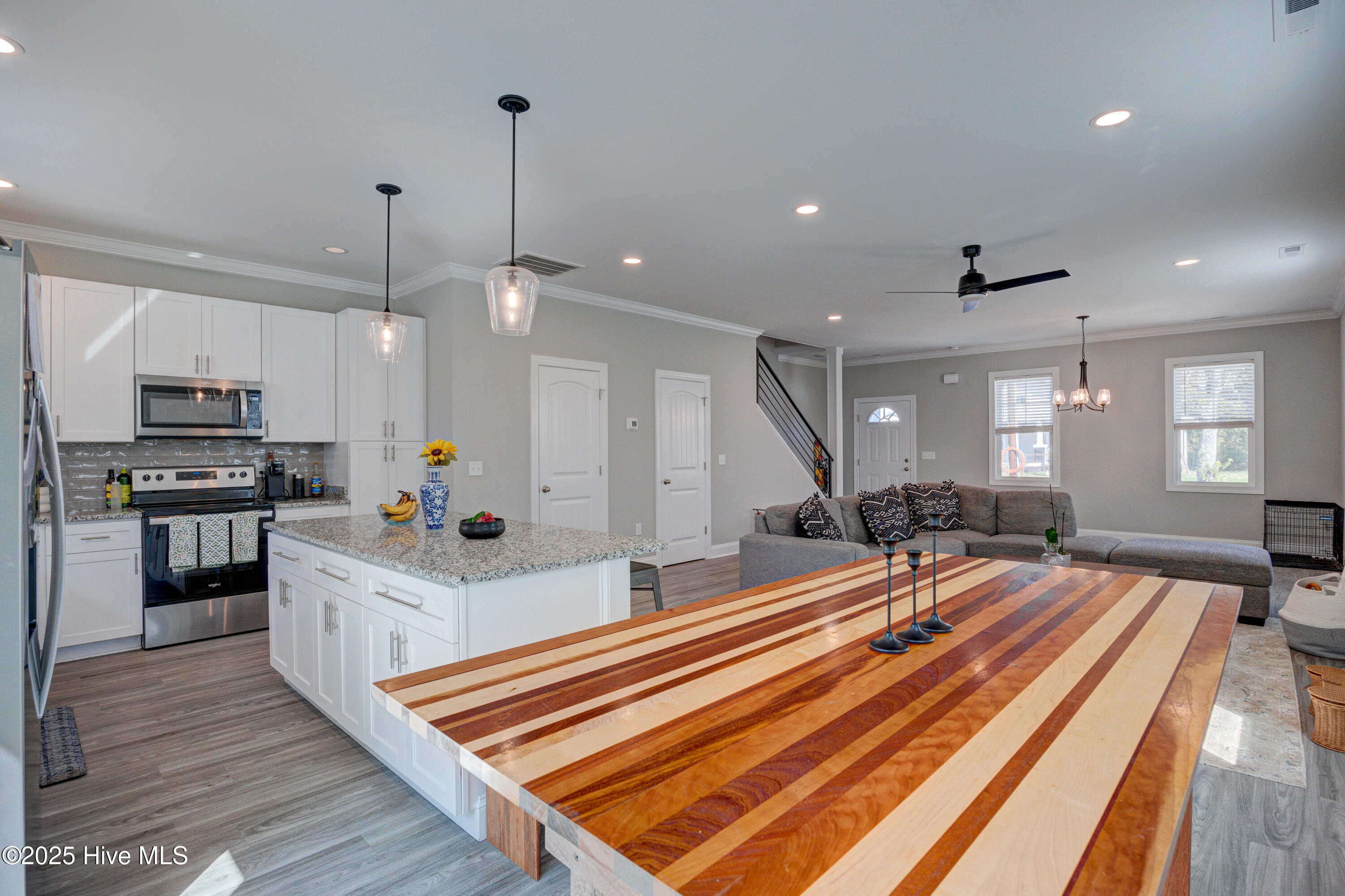 100494235 | Photo 36