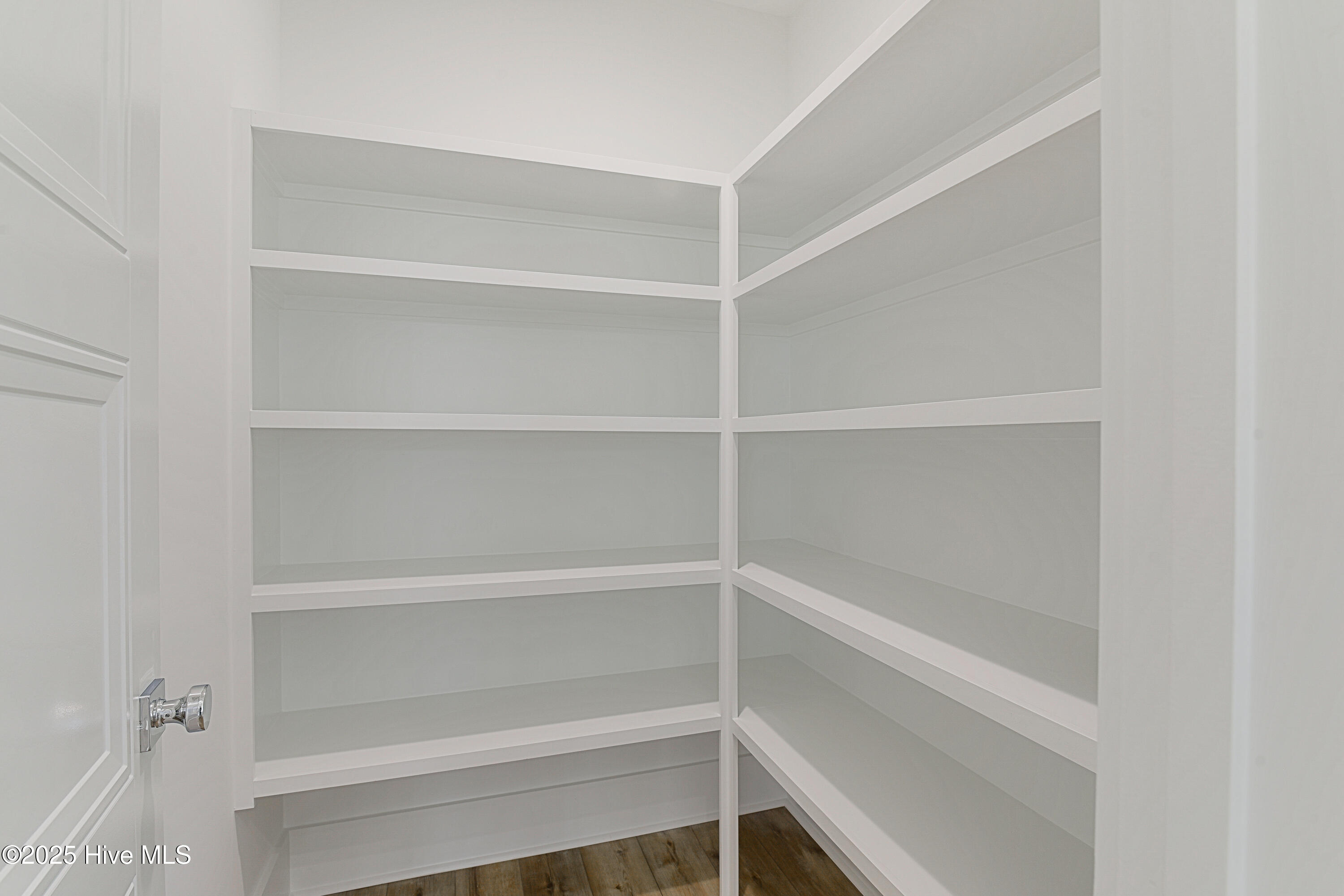 100520217 | Photo 17