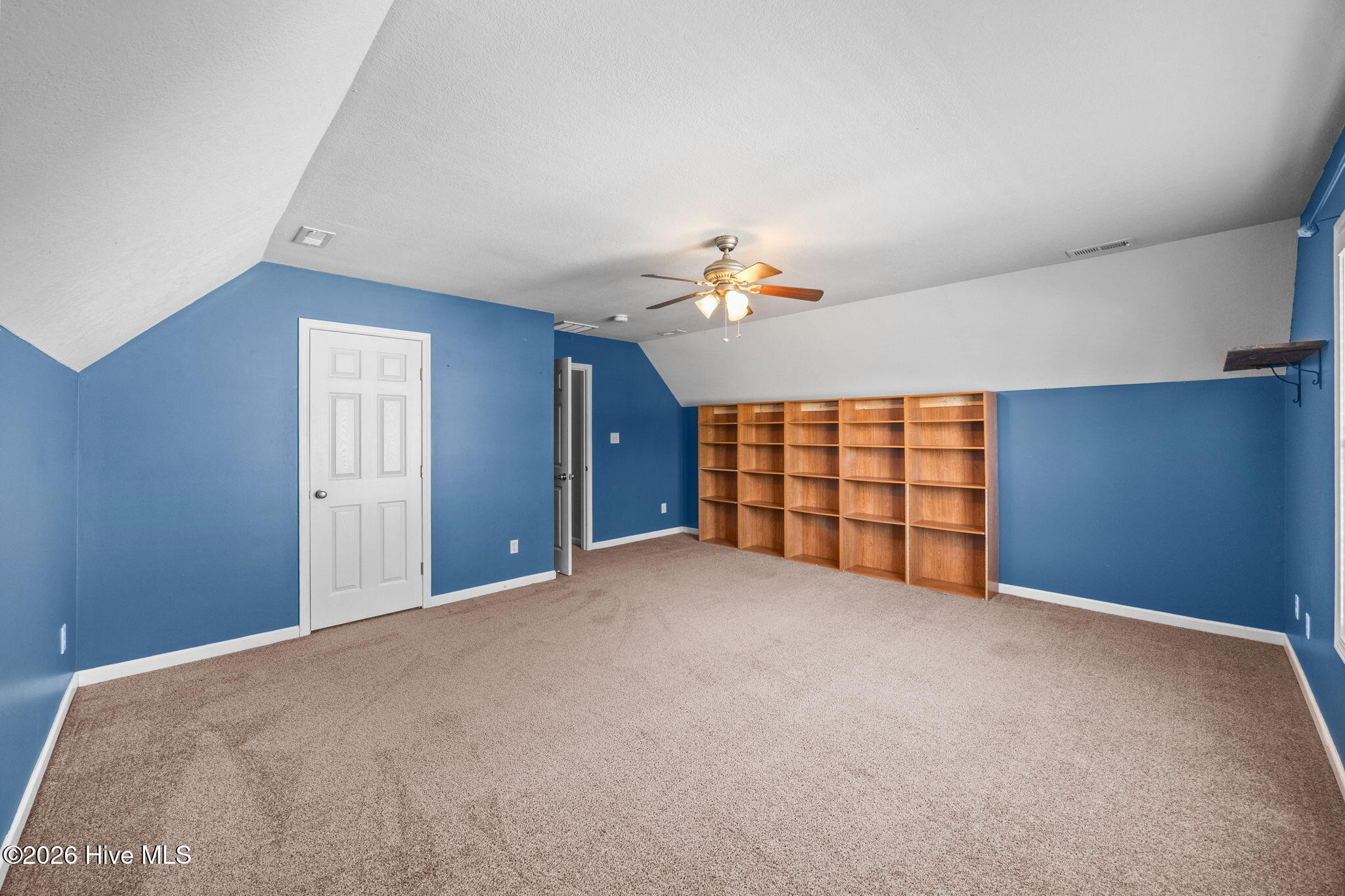 100558260 | Photo 36