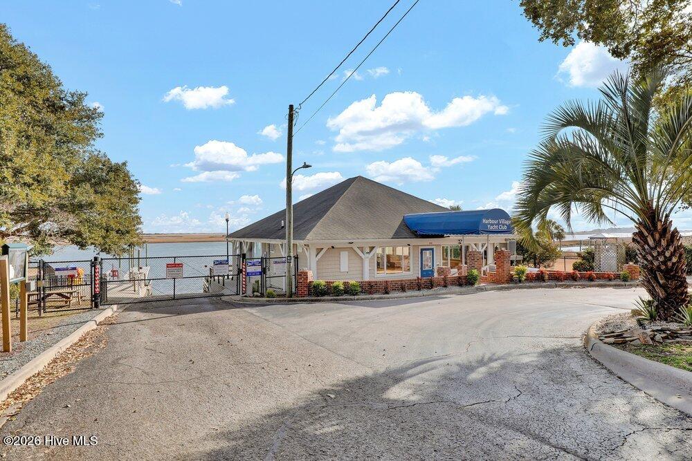 100567280 | Photo 71