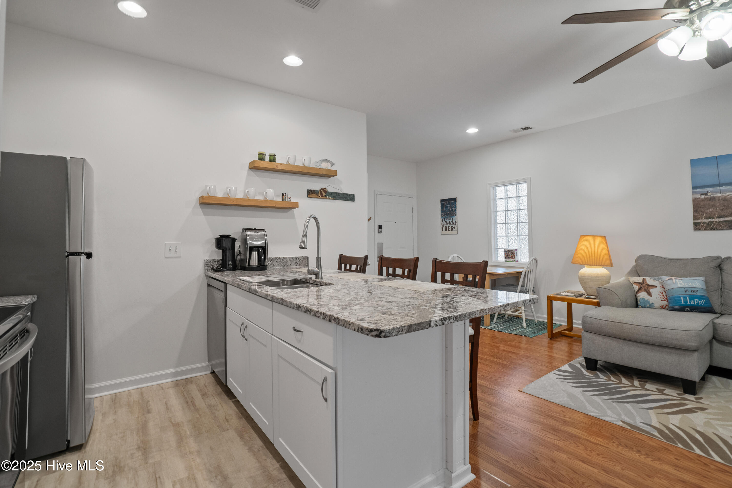 100533725 | Photo 19