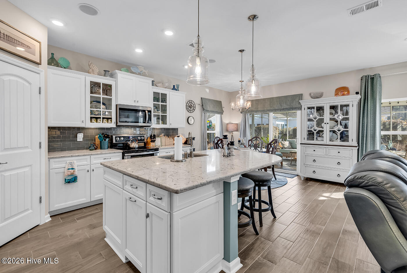 100553360 | Photo 13