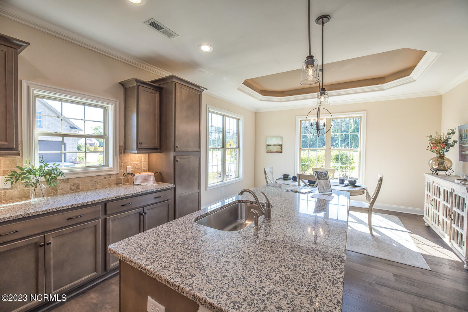 100512925 | Photo 18