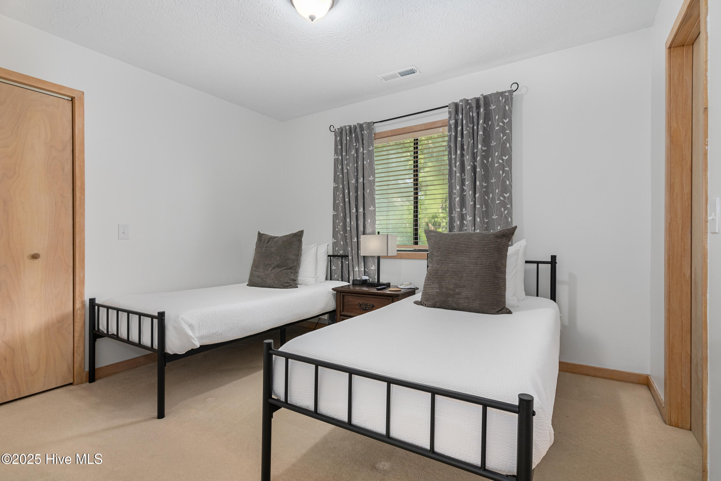 100526101 | Photo 23