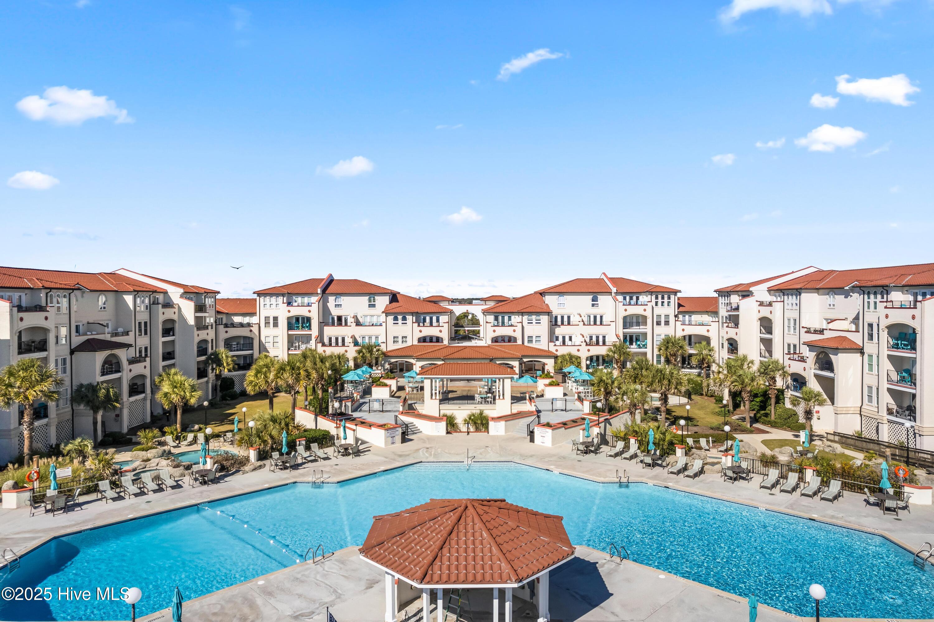 100543136 | Photo 28