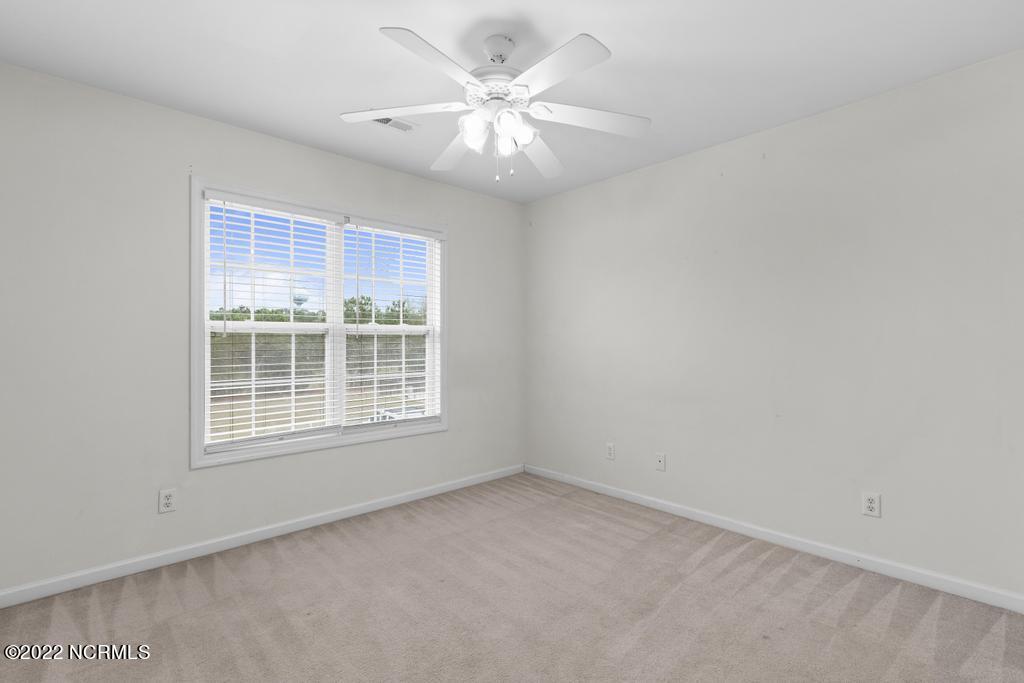 100553009 | Photo 16