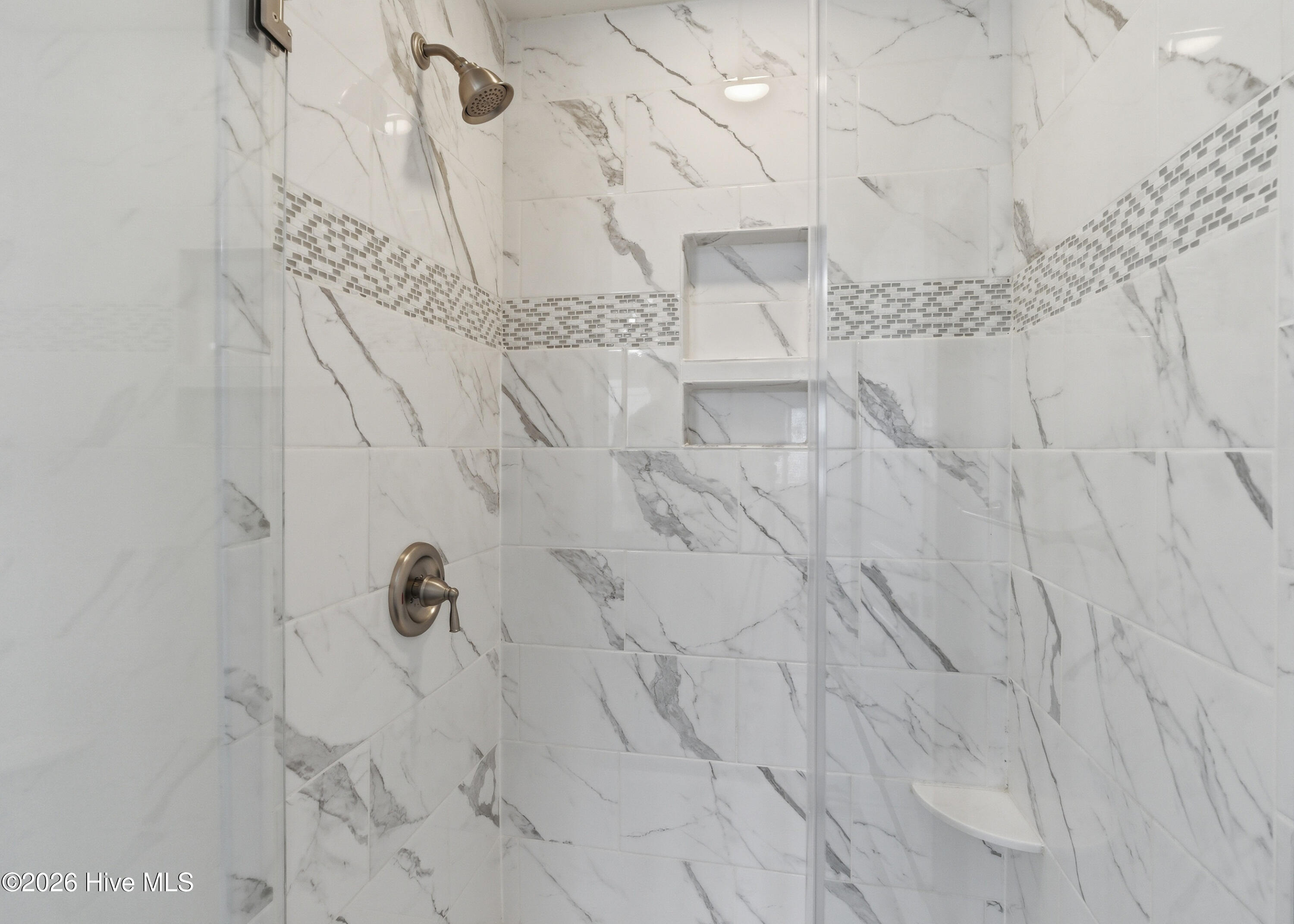 100570577 | Photo 19