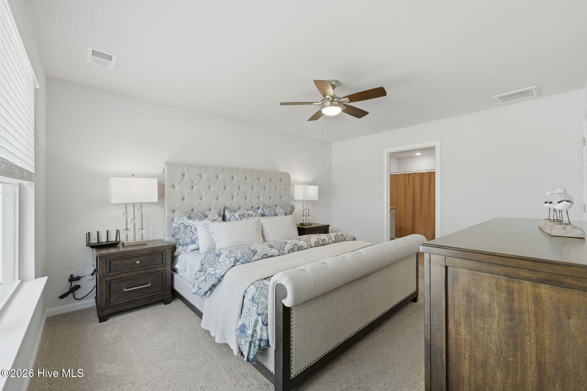 100568433 | Photo 25