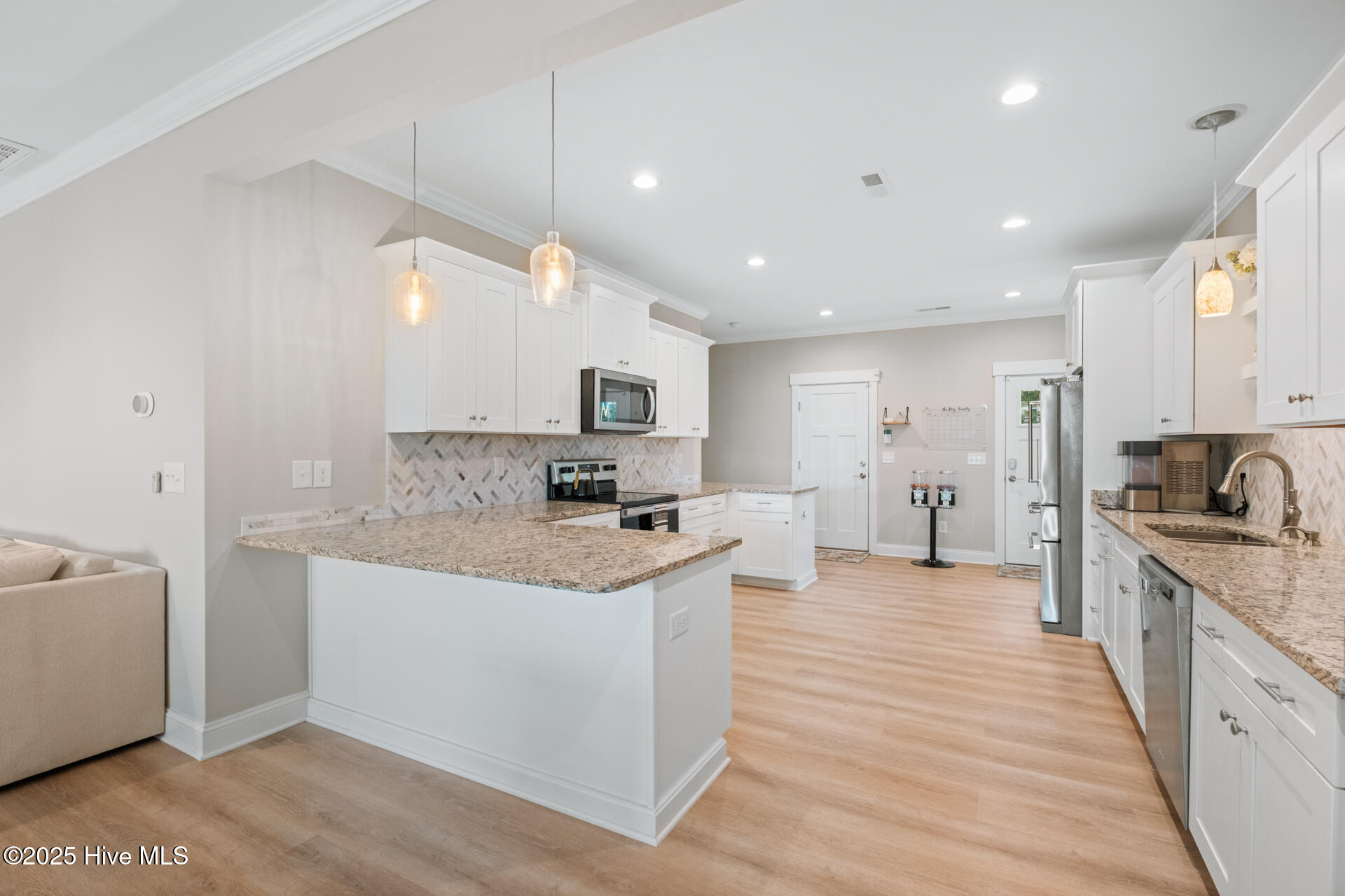 100554078 | Photo 19