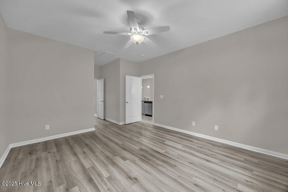 100520096 | Photo 15