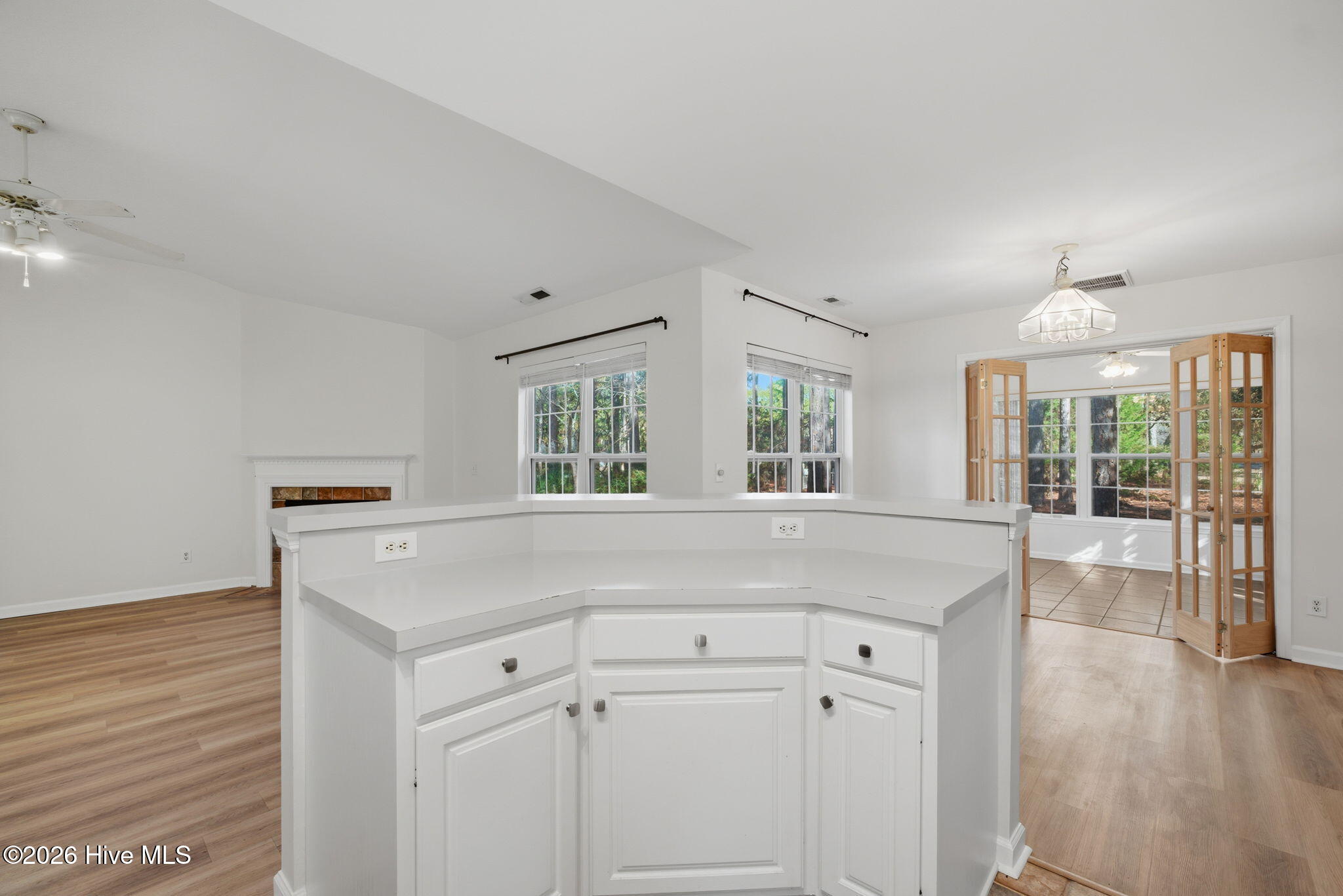 100551070 | Photo 14