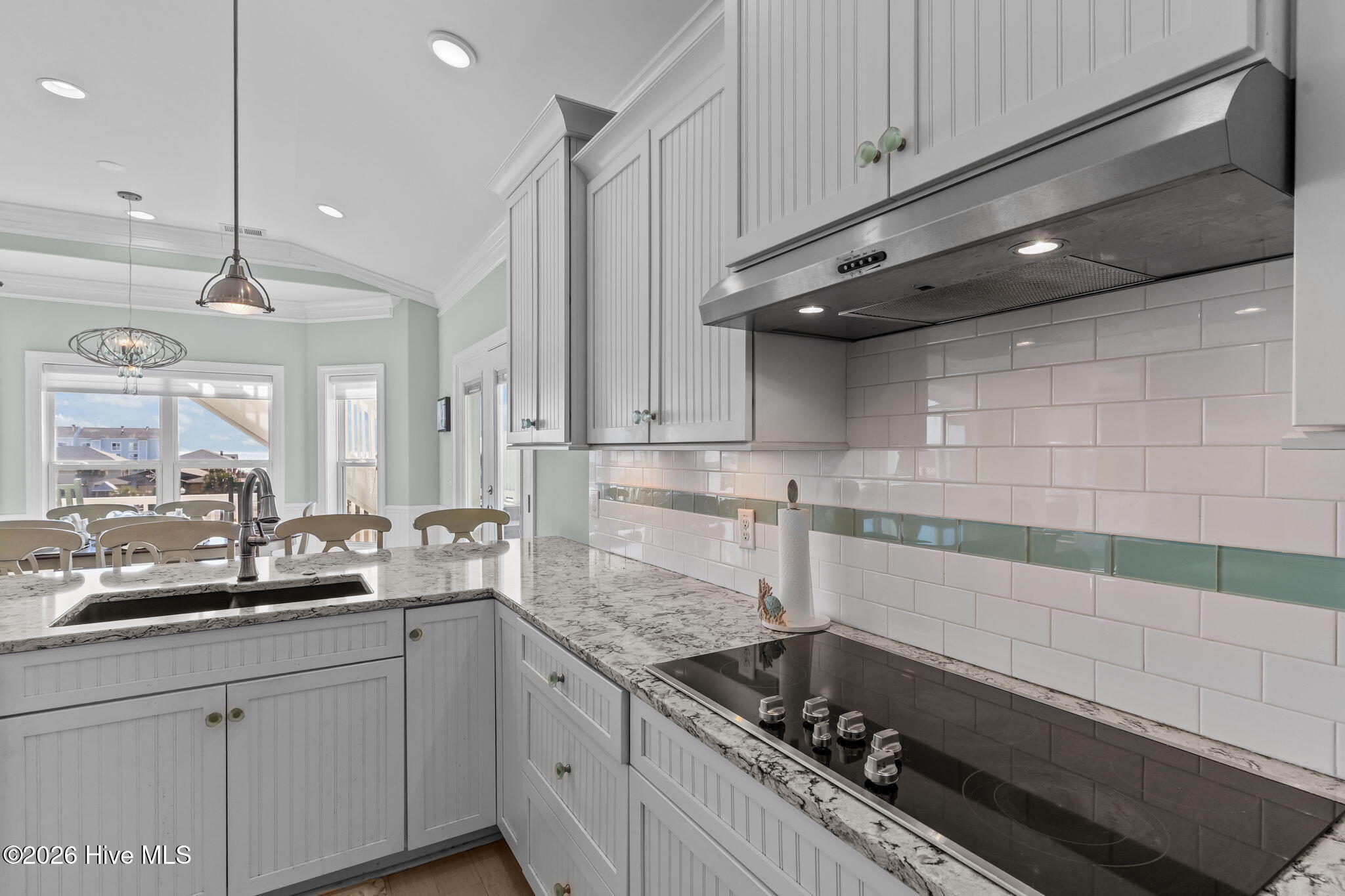 100549161 | Photo 15