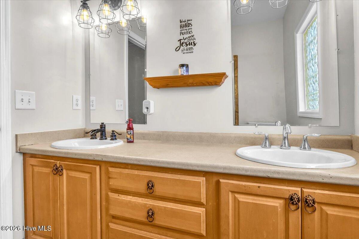 100561788 | Photo 52